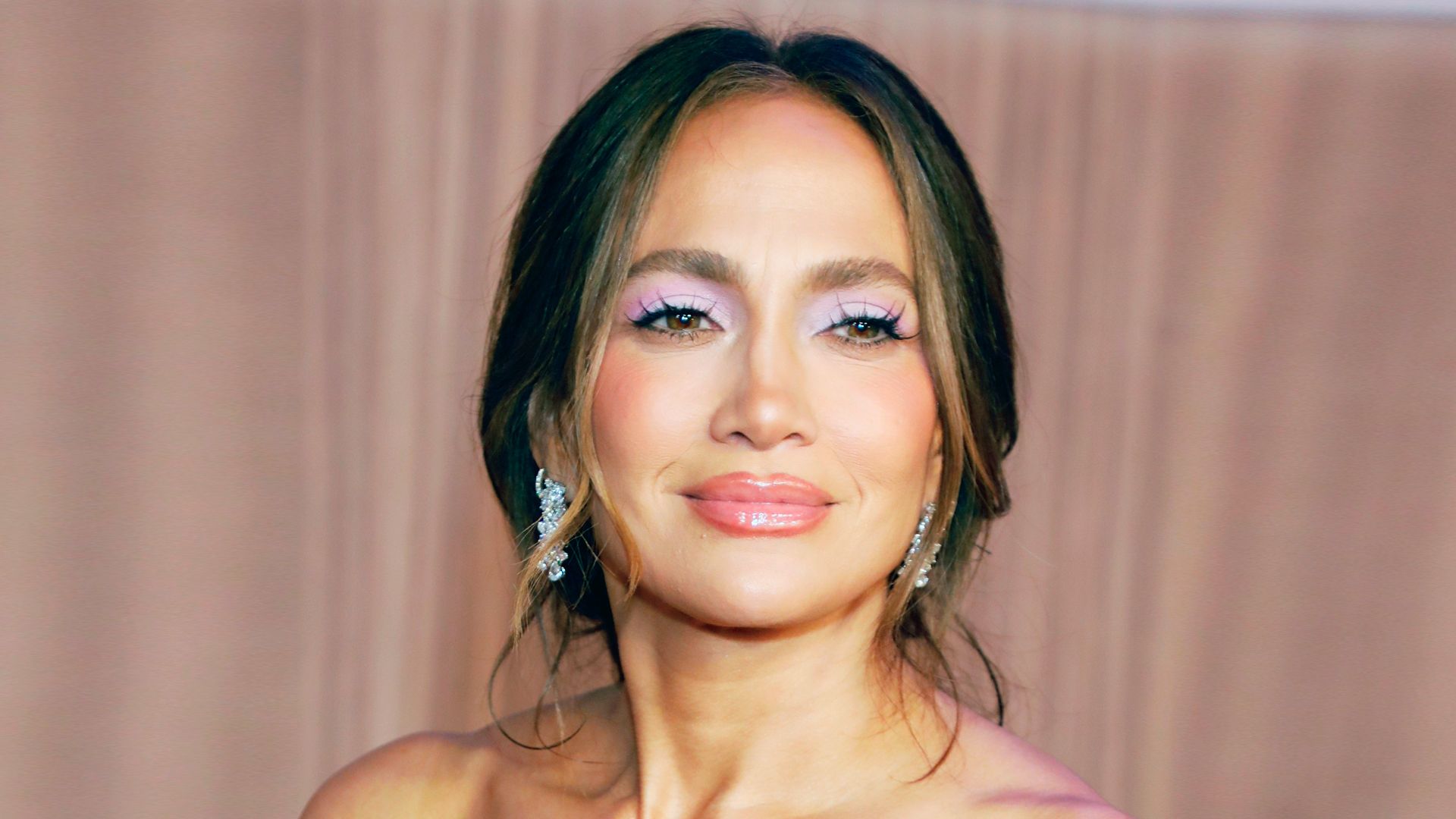 jennifer lopez con su trenza romantica