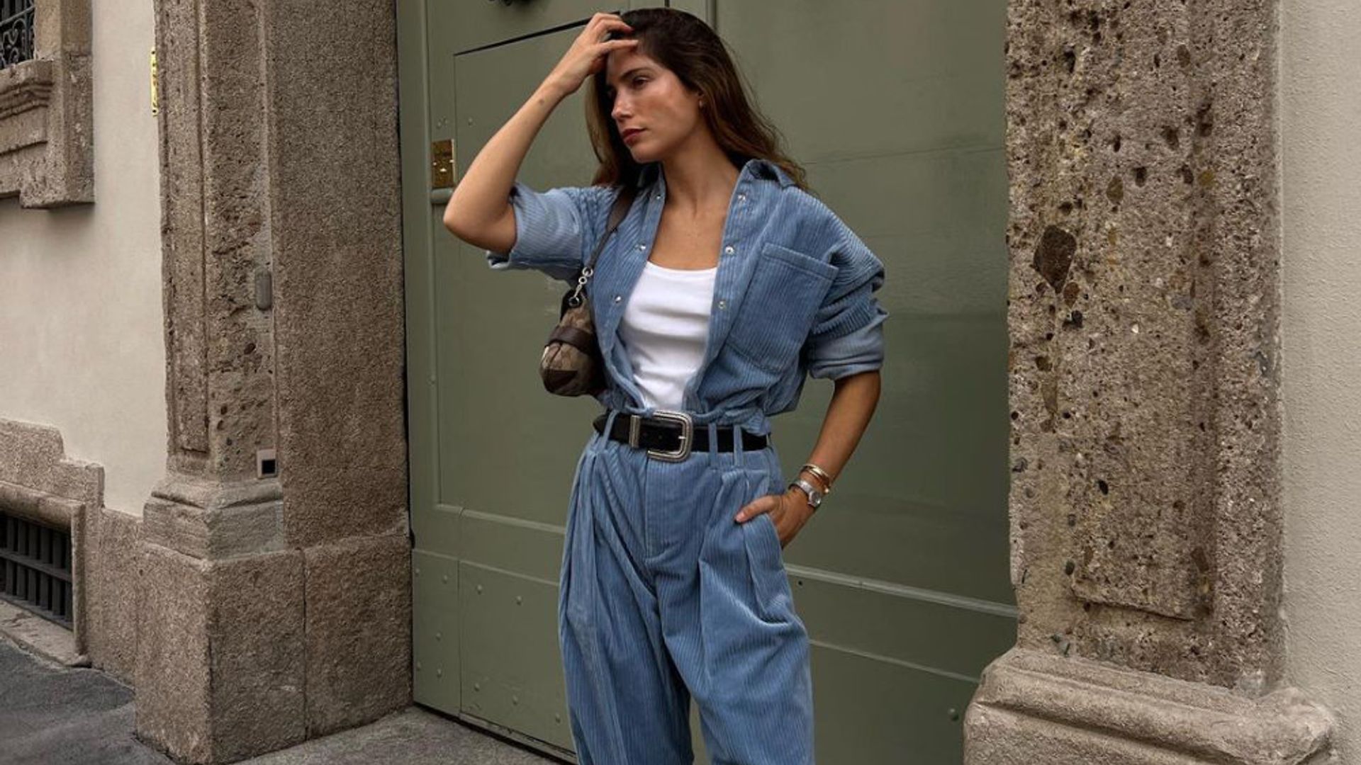 De Belén Hostalet a Hailey Bieber: así combinan las expertas los petos y monos que triunfan en otoño