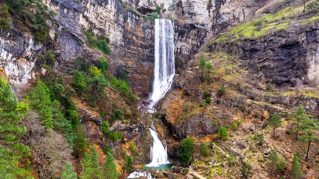Cascadas del río Mundo en Riópar, Albacete, uno de los saltos de agua más espectaculares de España