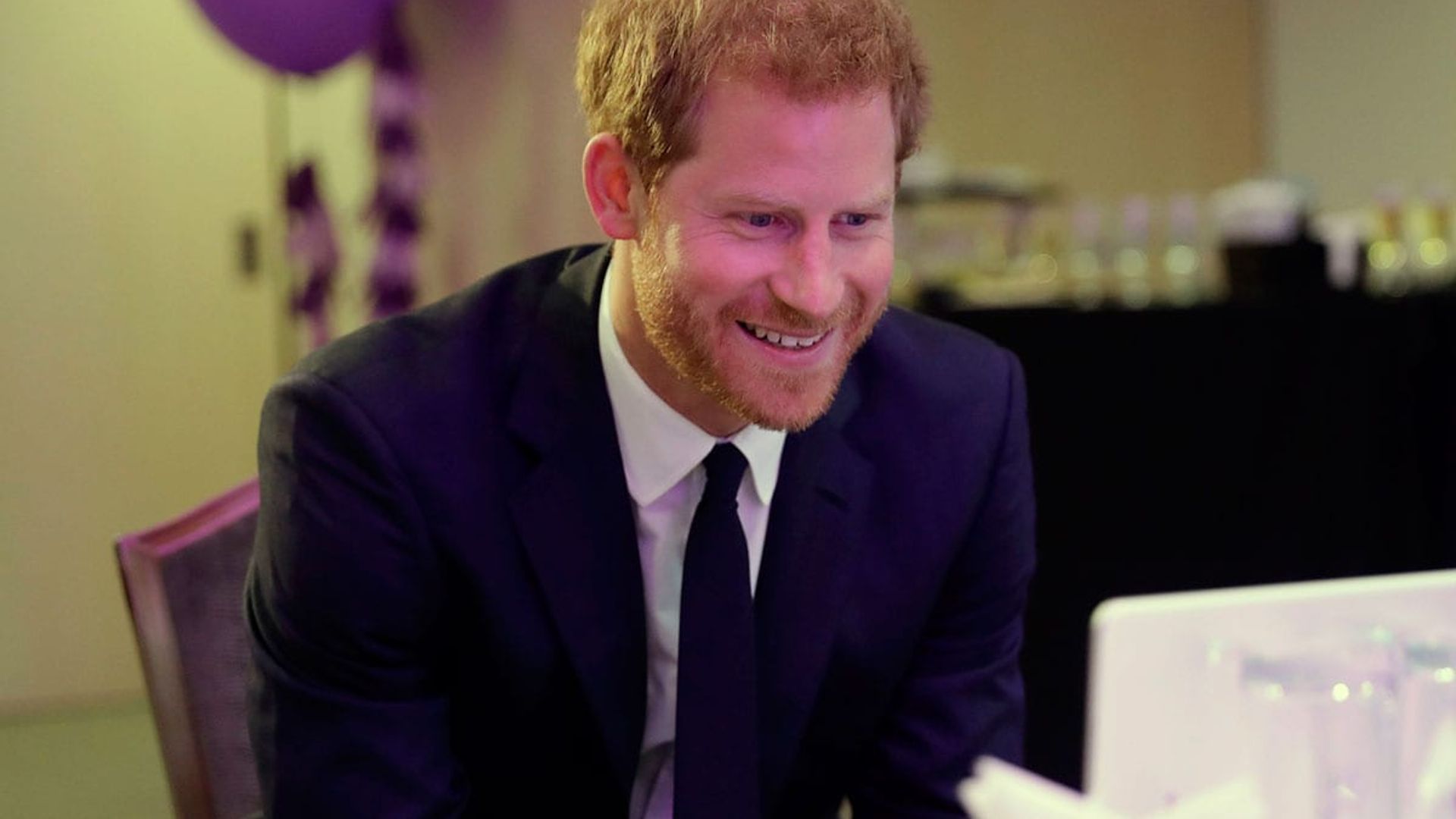 La reaparición del Príncipe Harry en el compromiso que canceló por la partida de la Reina