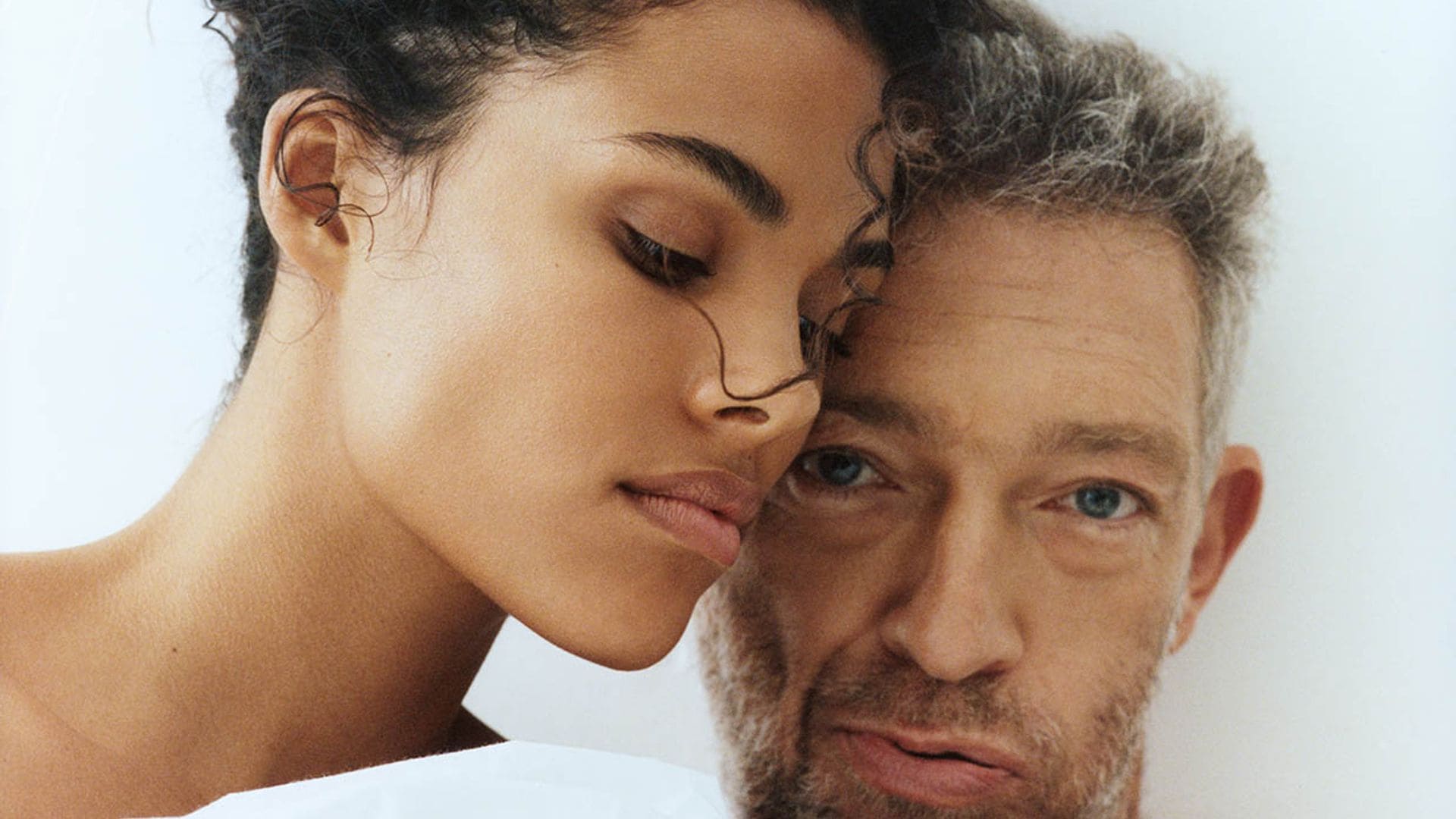 Vincent Cassel y Tina Kunakey protagonizan su primera campaña juntos y más enamorados que nunca
