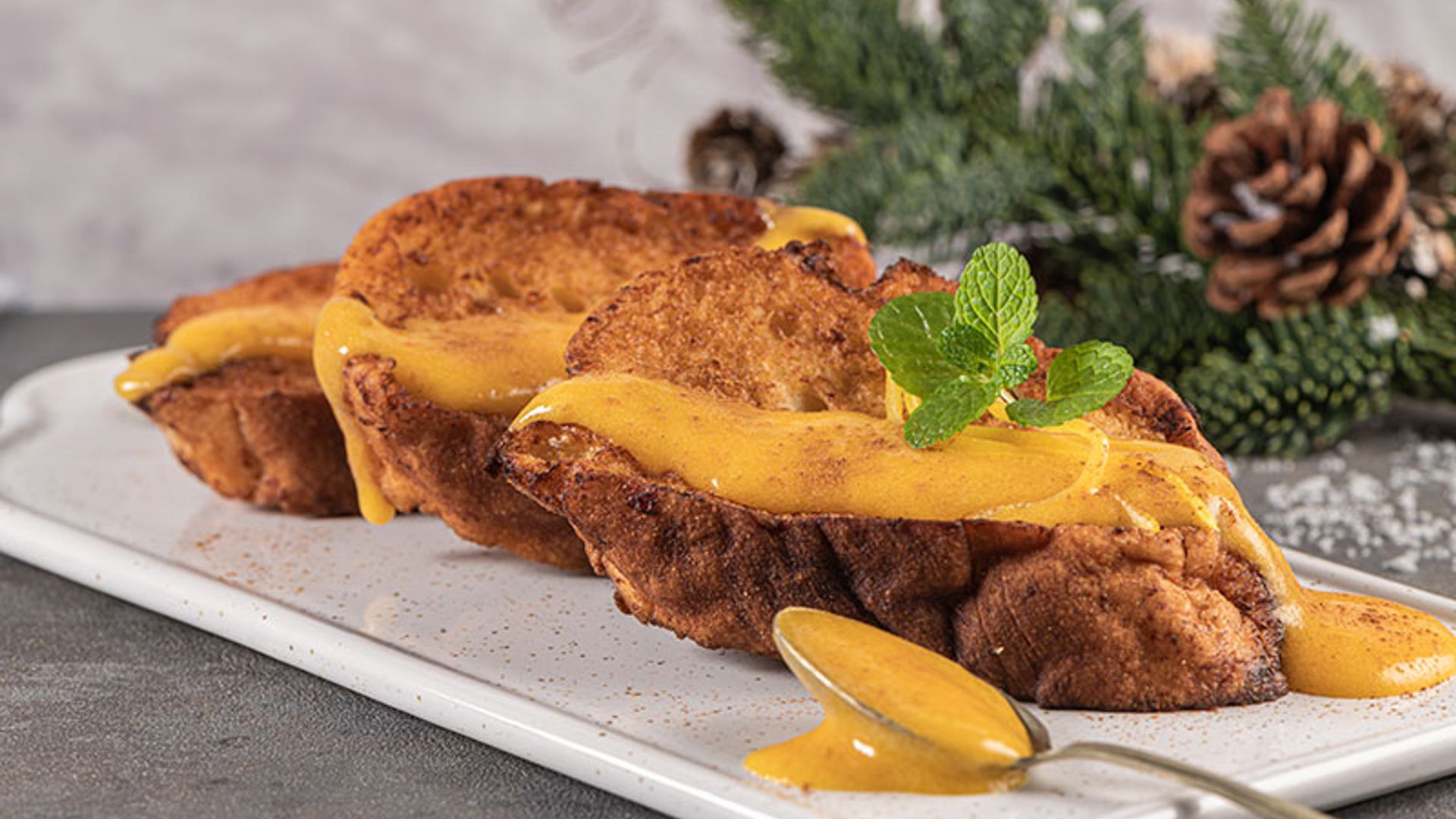 Torrijas caramelizadas con salsa de toffee