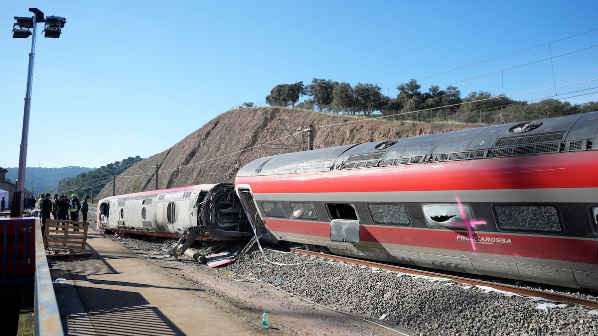Los audios del accidente de Adamuz revelan qué se sabía en los segundos clave: "Necesito que paren el tráfico urgentemente"