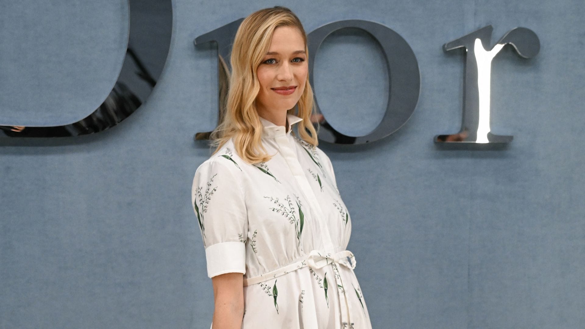 Beatrice Borromeo destaca con su estilo premamá en desfile de Dior