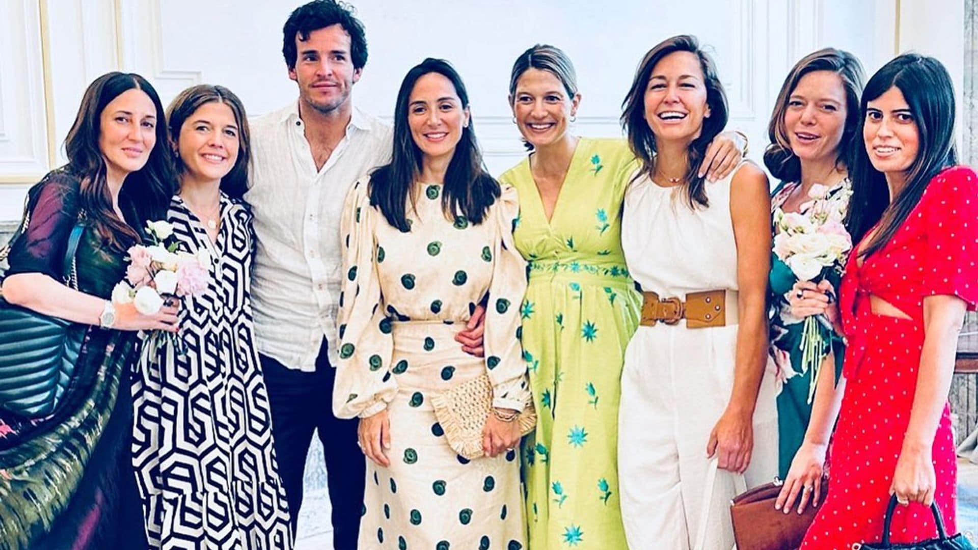 Así fue la sorpresa de Tamara Falcó en su postboda: dos ramos para dos amigas