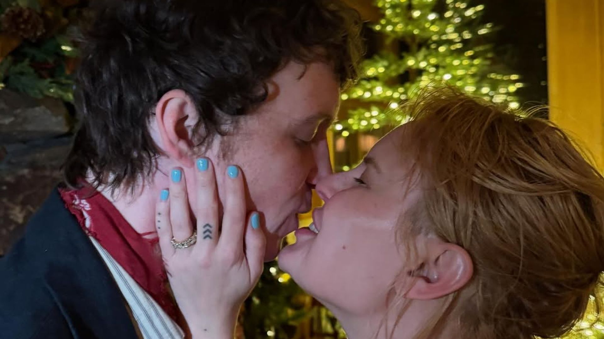 Tallulah, la hija de Bruce Willis y Demi Moore, anuncia su compromiso con el músico Justin Acee