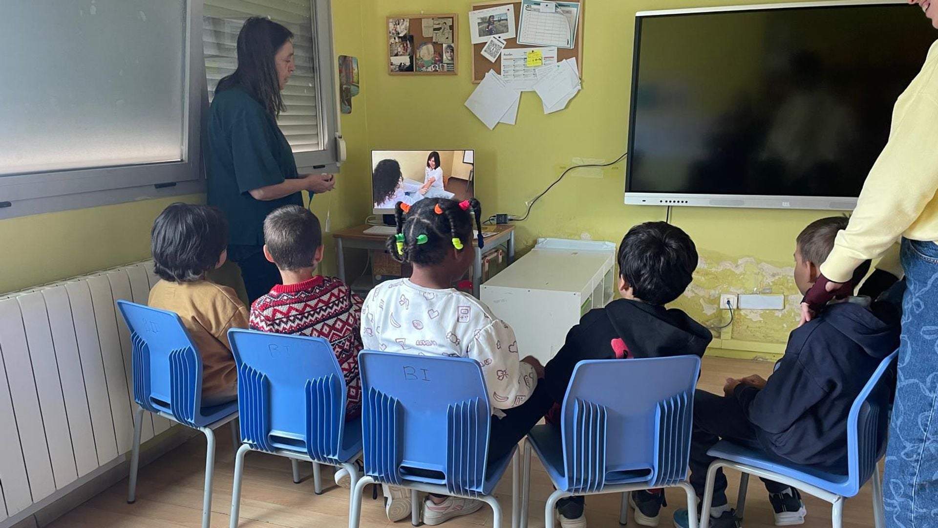 Taller formativo en un aula del Colegio Cepri