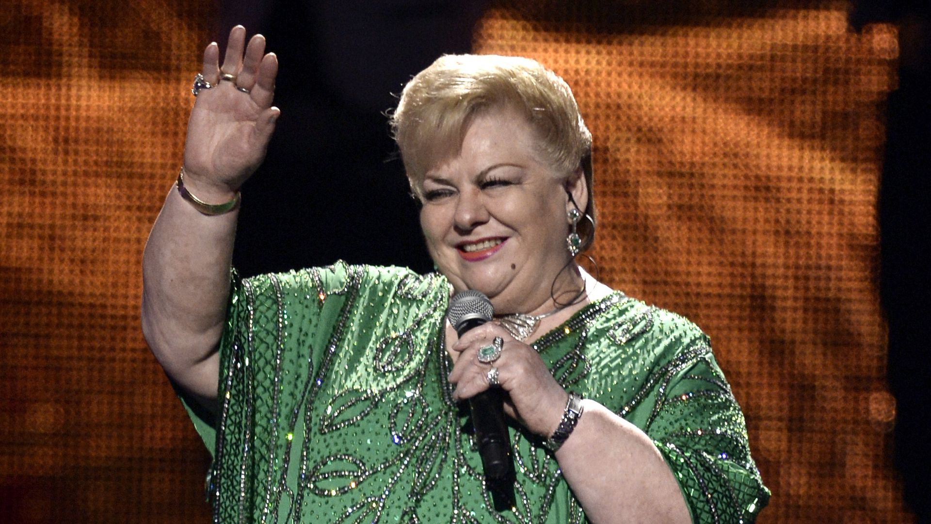 Muere Paquita la del Barrio, leyenda de la música mexicana y voz del  despecho, a los 77 años