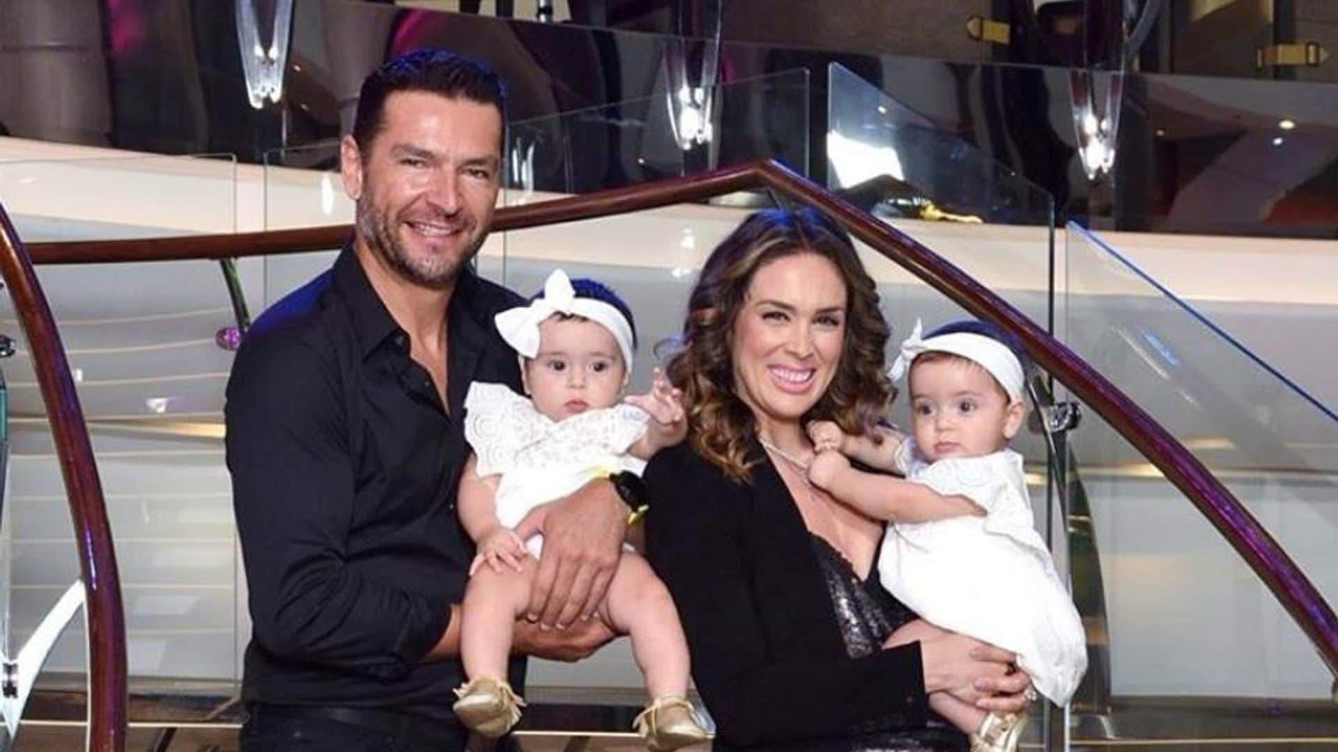 Paula, una de las mellizas de Jacky Bracamontes y Martín fuentes, ya dijo 'papá'