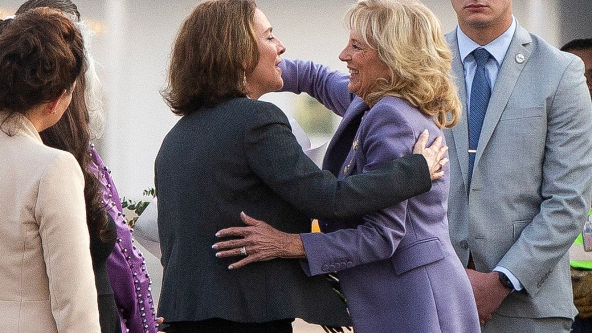 La calurosa bienvenida de Beatriz Gutiérrez Müller a Jill Biden a México