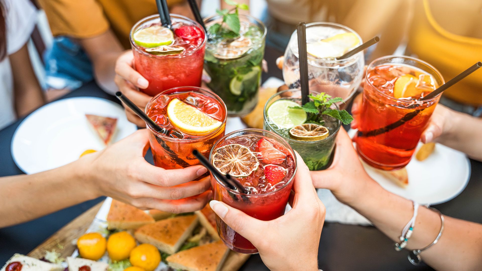 Brindis con cócteles
