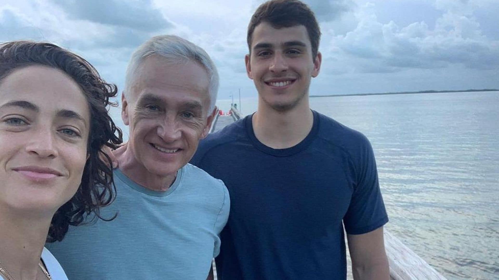 En medio de la devastación del huracán Ian, Jorge Ramos presume a su hijo, quien no siguió sus pasos
