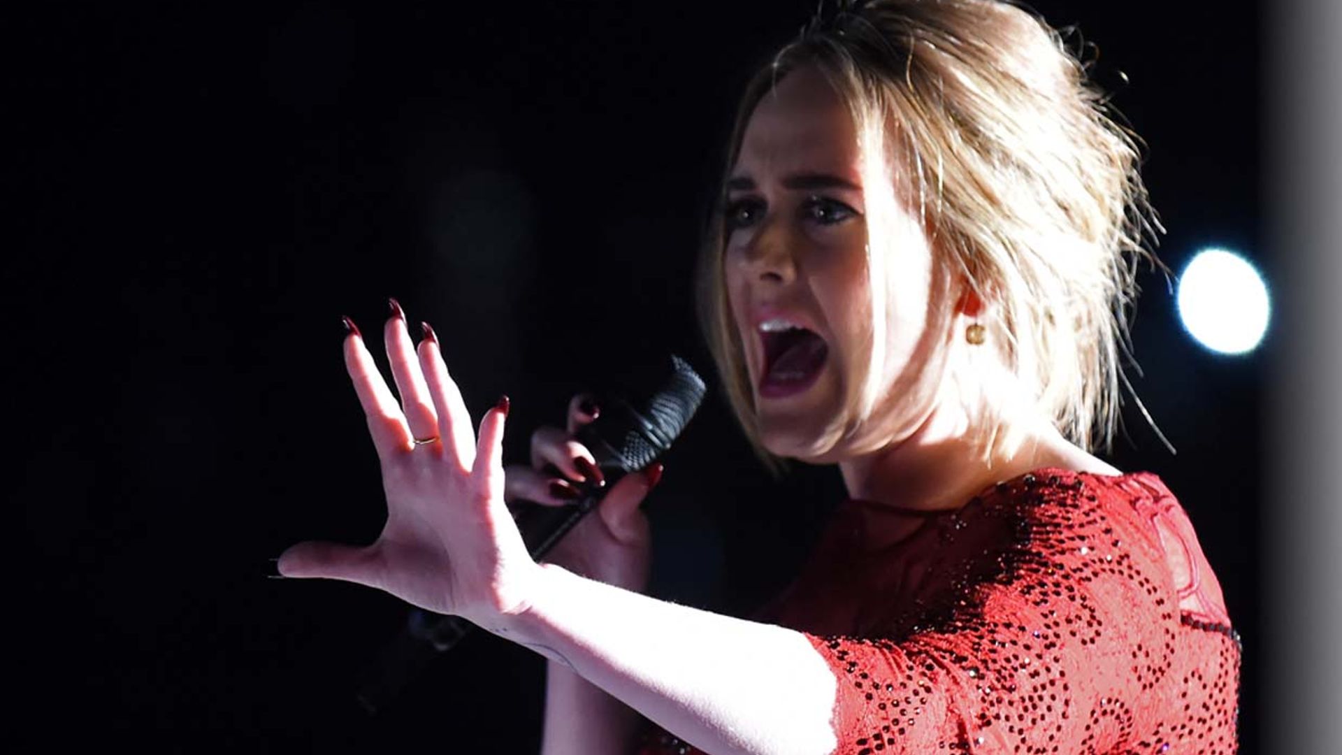 La drástica decisión de Adele para salvar su último espectáculo