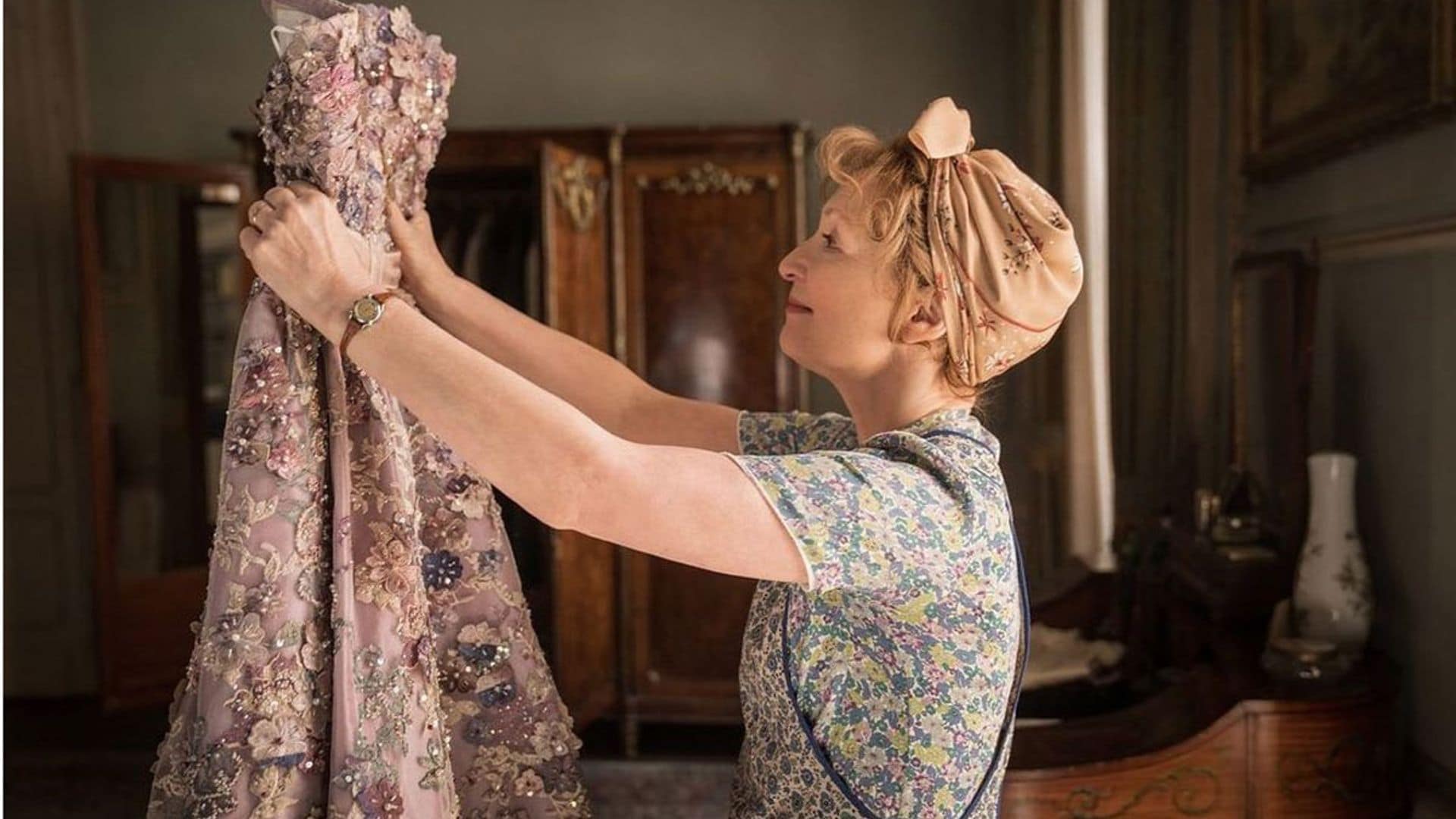 ¿Te gusta la Alta Costura? Descubre la nueva película que hará que viajes al Paris de los años 50