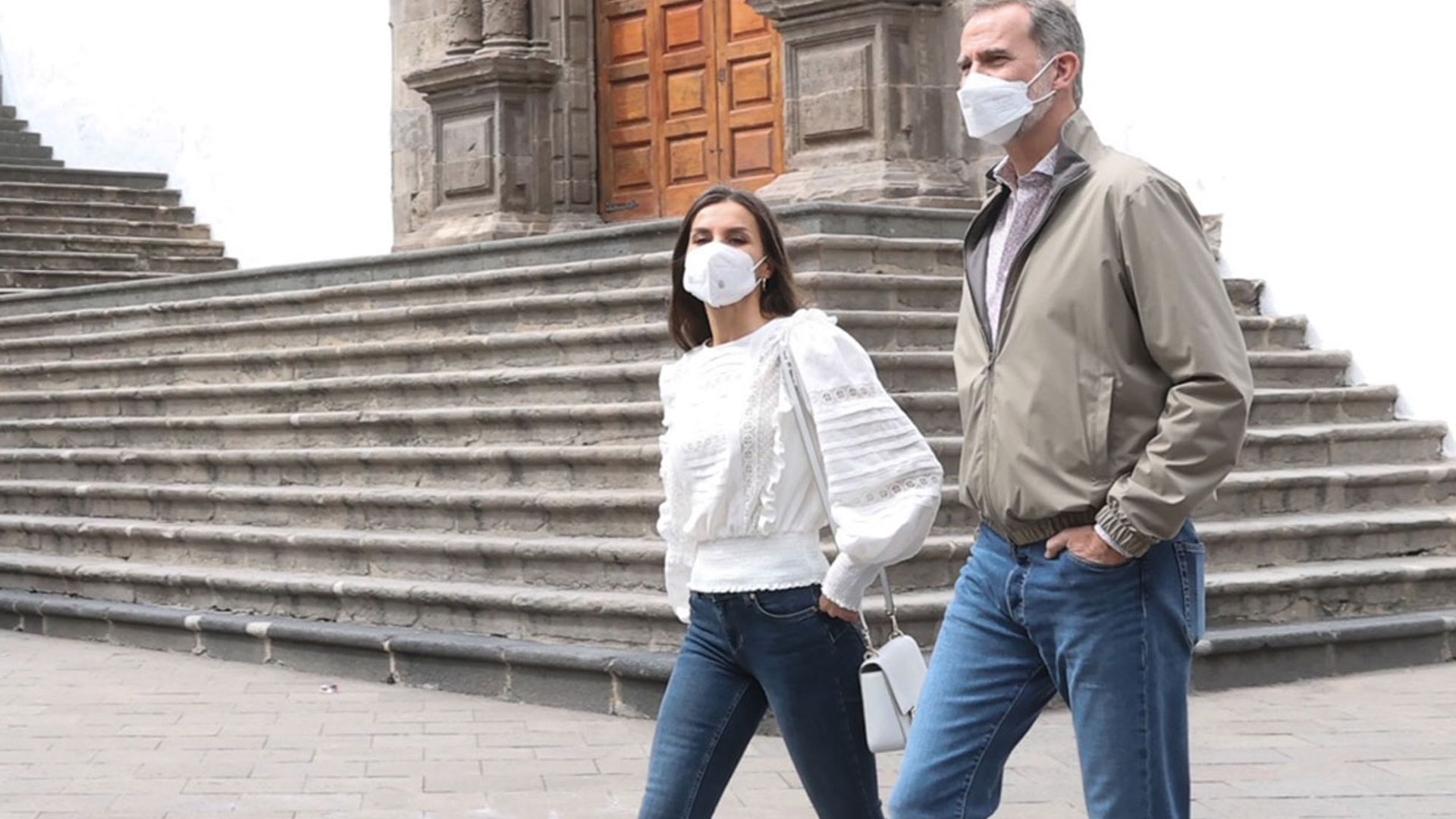 Doña Letizia, dos looks en La Palma y su apoyo al diseño de la isla