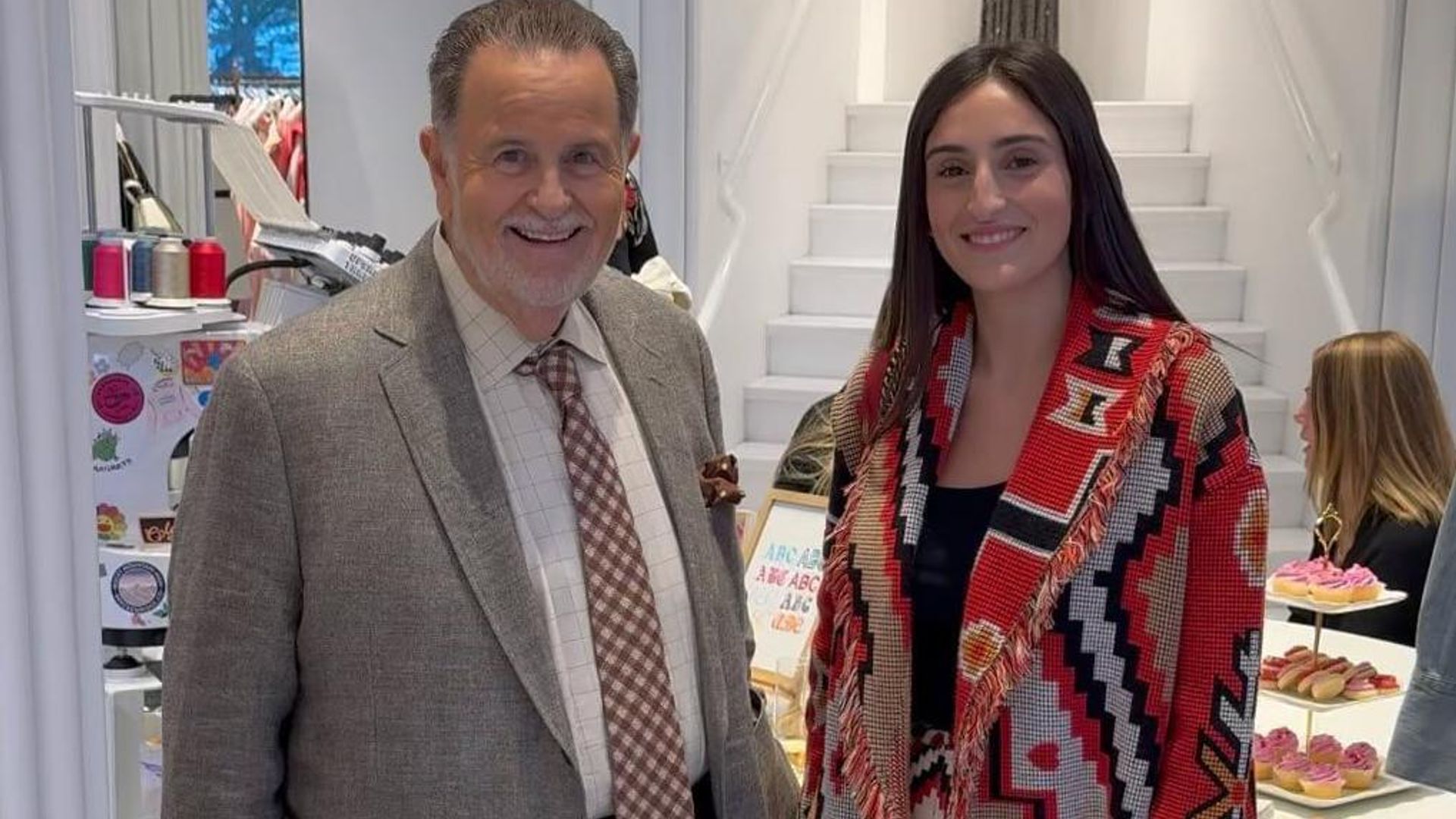Raúl de Molina apoya a su hija Mía en un evento de moda destinado una noble causa