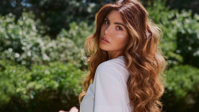 negin pelo ondulado