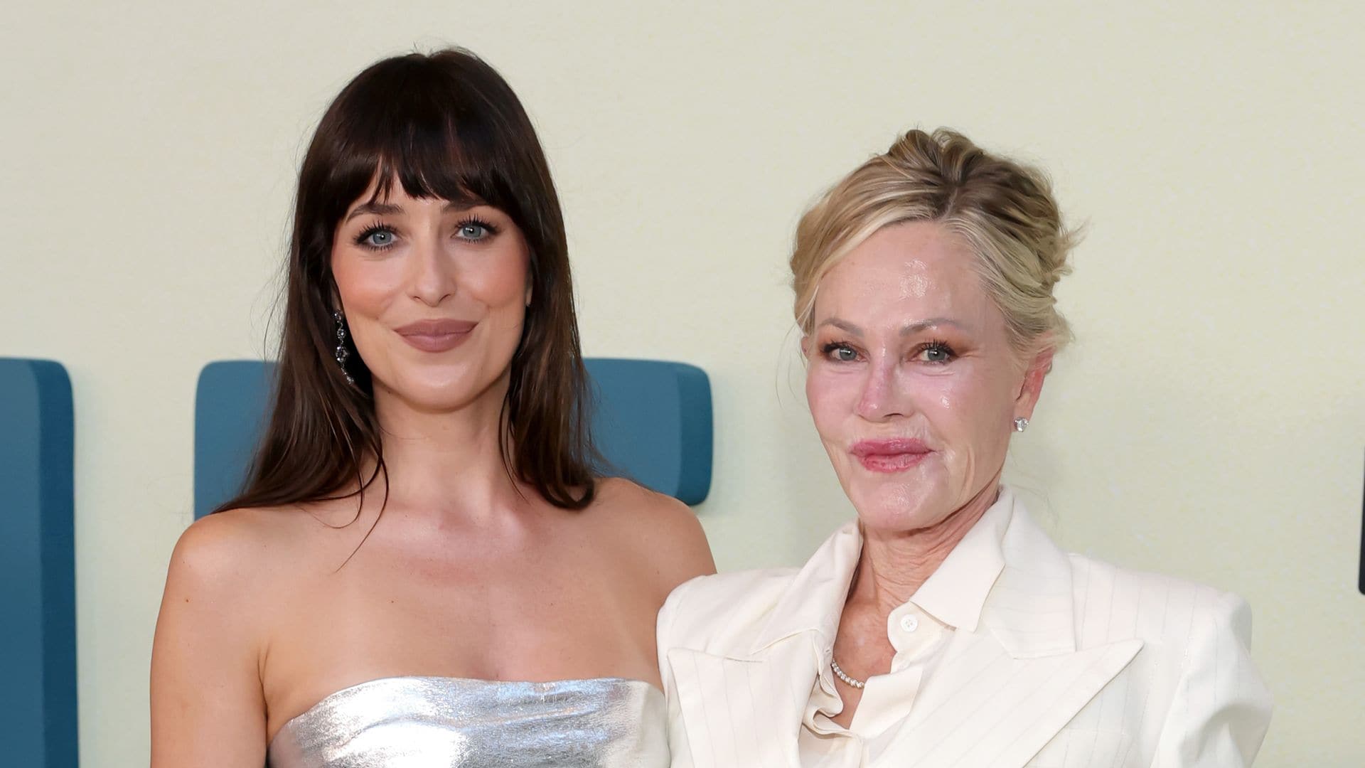 Dakota Johnson y Melanie Griffith en estreno en Los Ángeles de 'Splitsville'