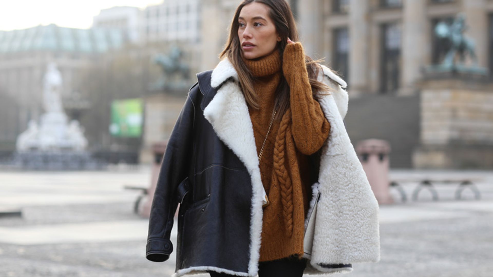 Siete jerséis vistos en el Street Style para ir arreglada sin pasar frío