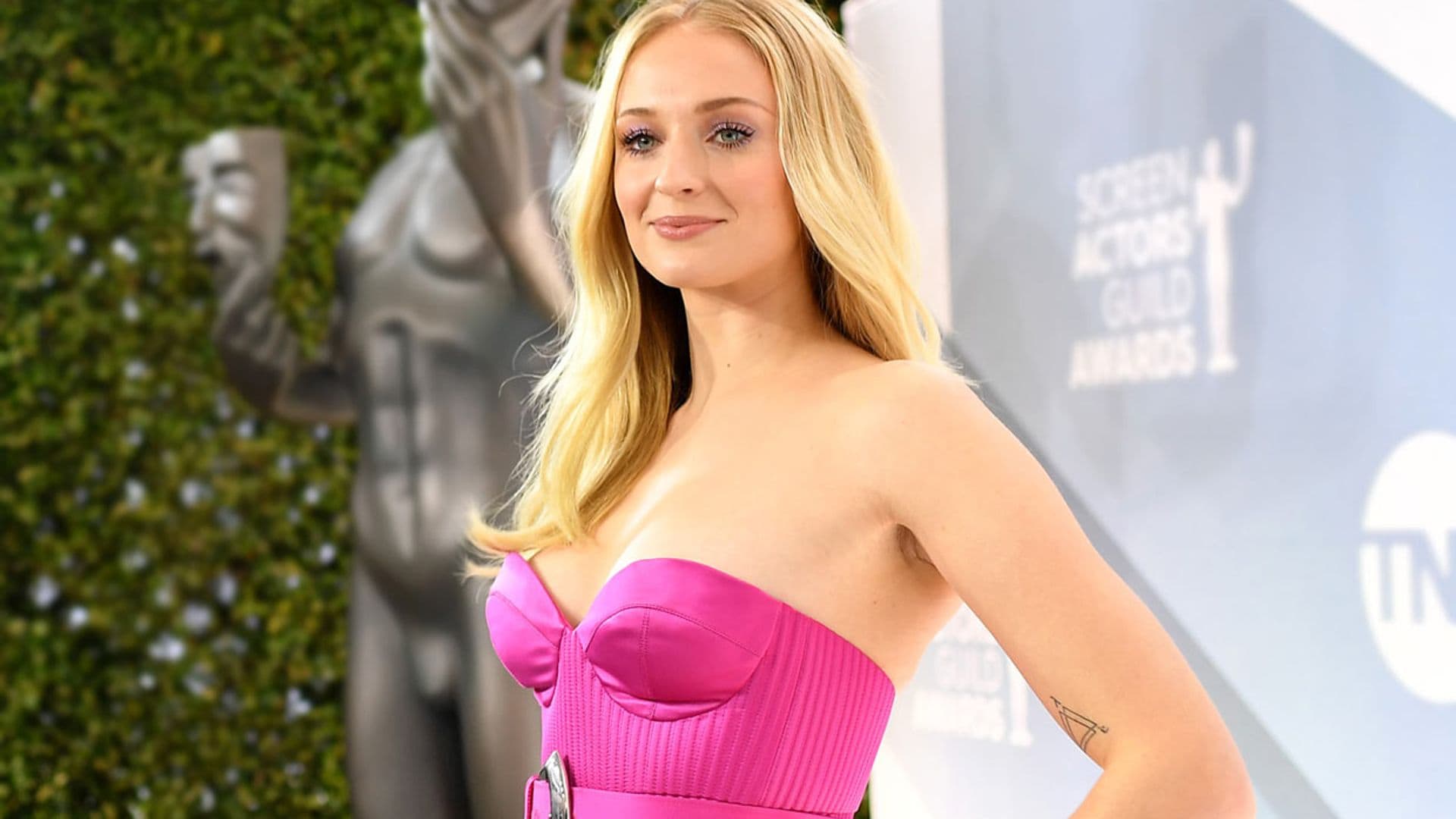Sophie Turner juega al despiste con sus looks entre rumores de embarazo