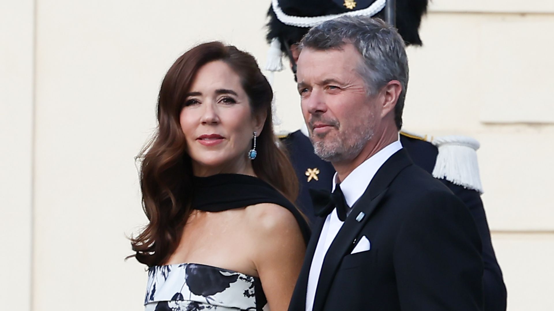 Federico y Mary de Dinamarca, figuran entre los invitados más destacados de la inminente boda entre el ahijado del monarca, Gregers Ahlefeldt-Laurvig-Bille, y Cecilie Juhl