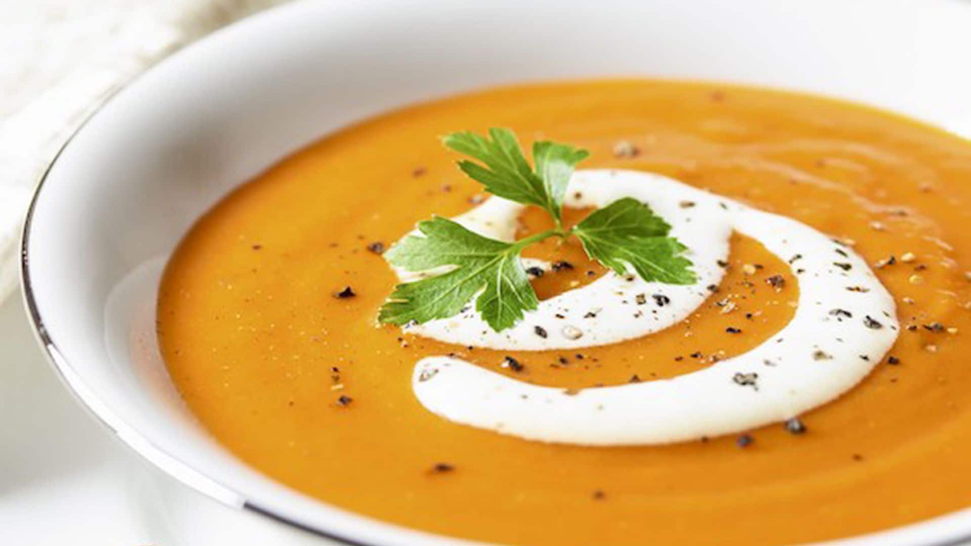 Crema de pimiento y calabaza con crema agria