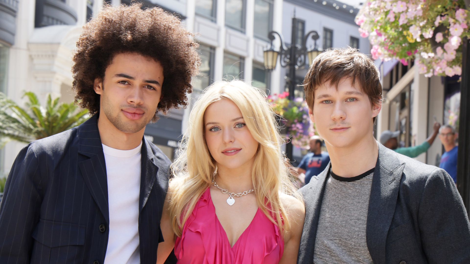 Team Miles o Team Dustin: el reparto de 'Elle' confiesa que el triángulo amoroso también los divide a ellos