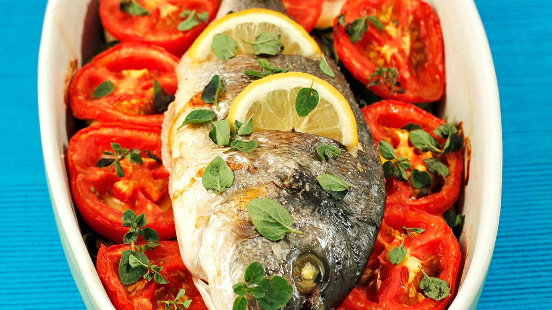 Besugo al horno con tomate