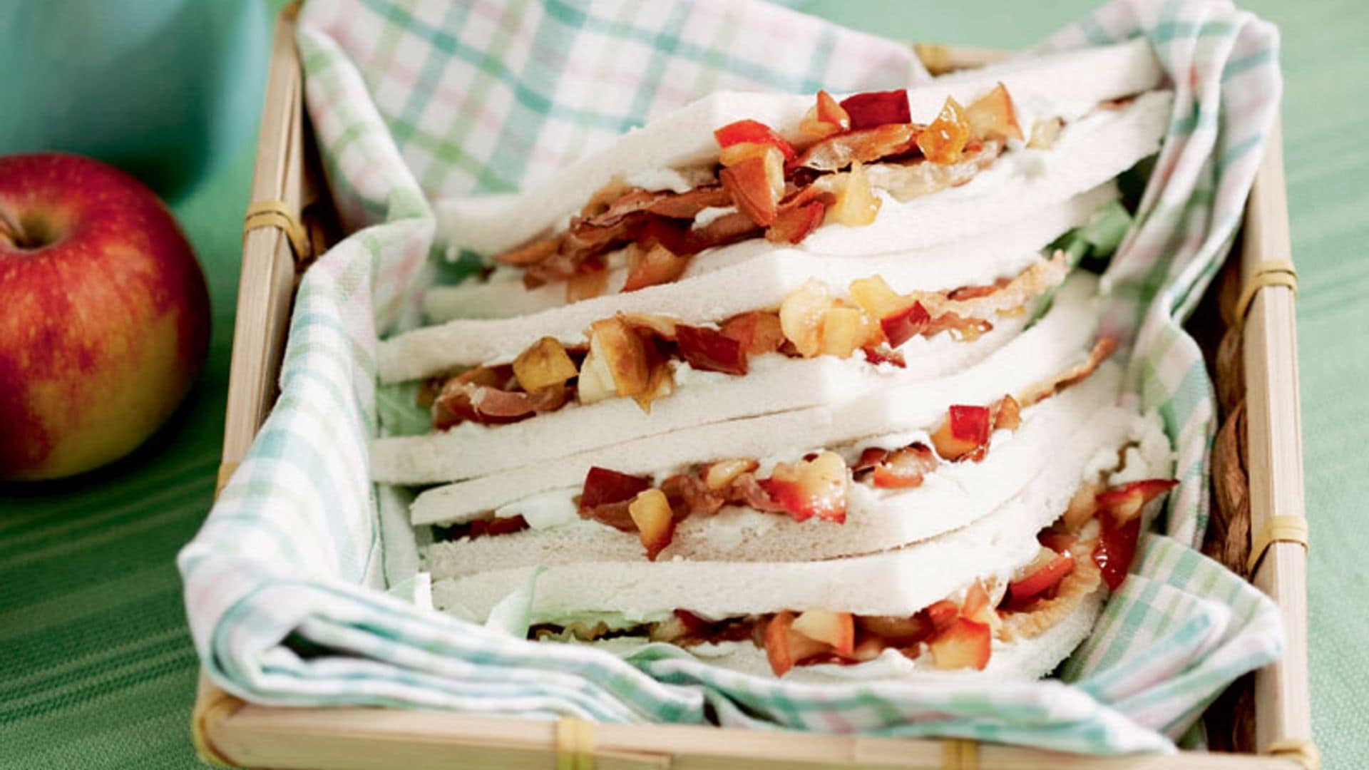 Sándwiches dulces de manzana y queso