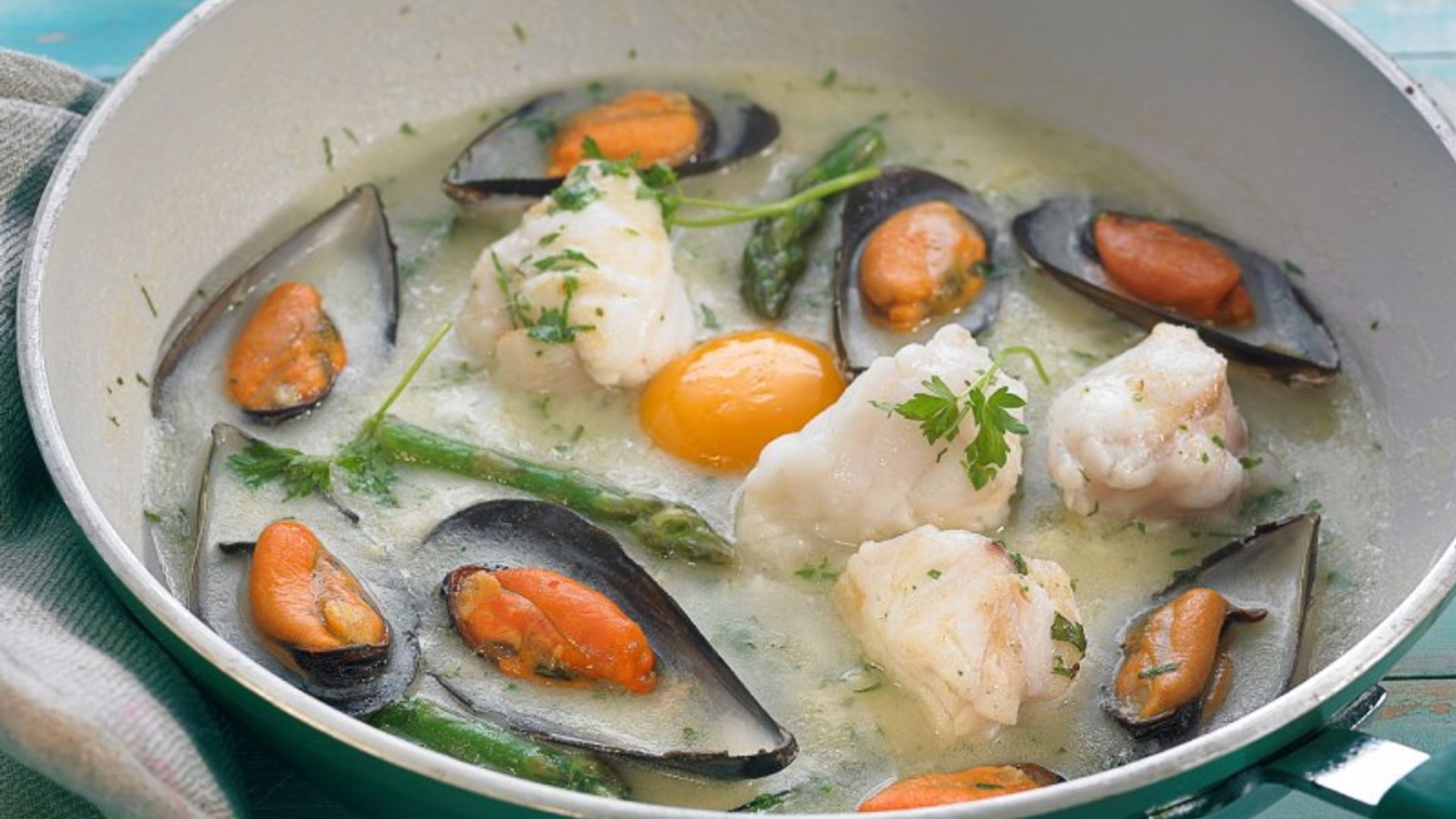 Rape y mejillones en salsa verde