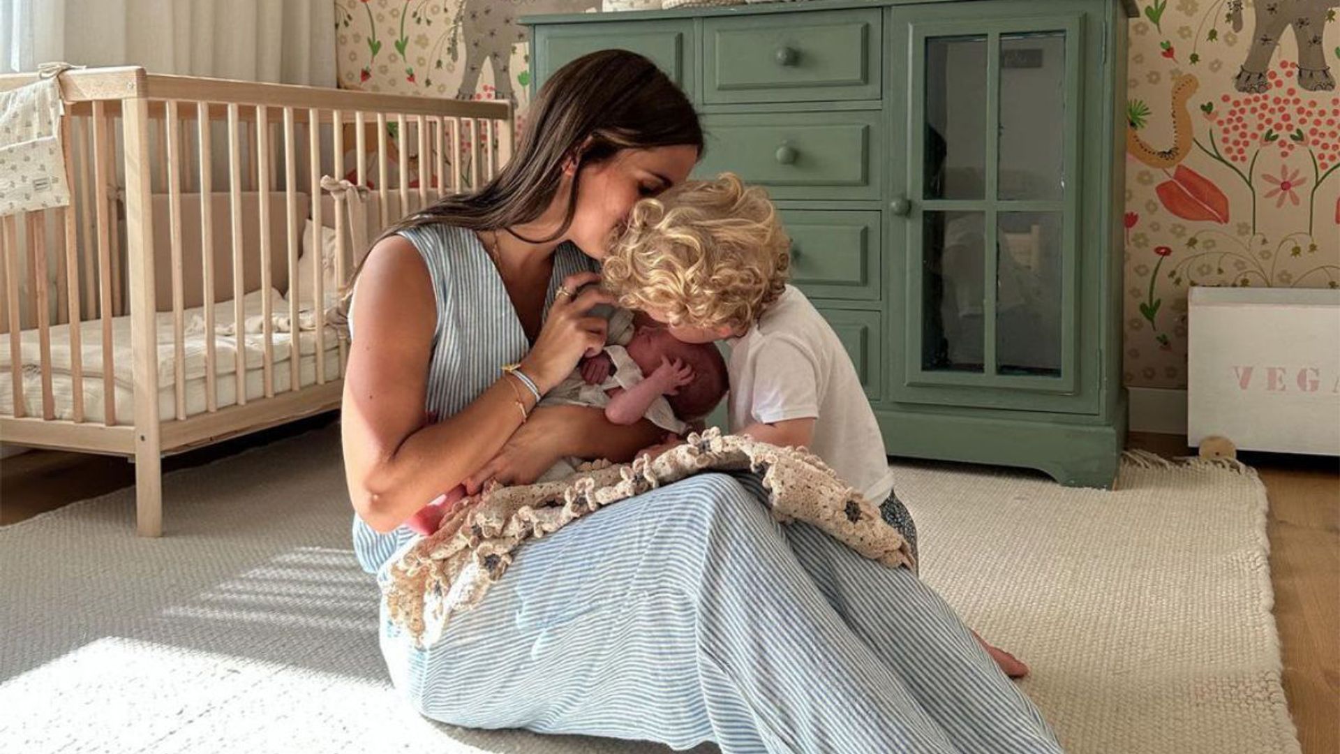 Las preciosas imágenes de Vega, hija de María Pombo, al cumplir tres meses, ¡es adorable!