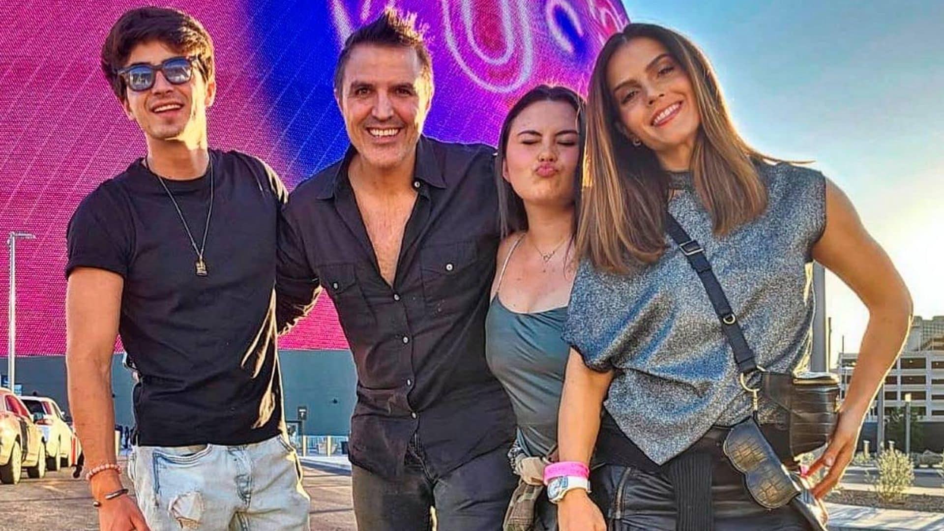 Claudia Álvarez y Billy Rovzar celebran sus cumpleaños en Las Vegas con los hijos mayores del productor