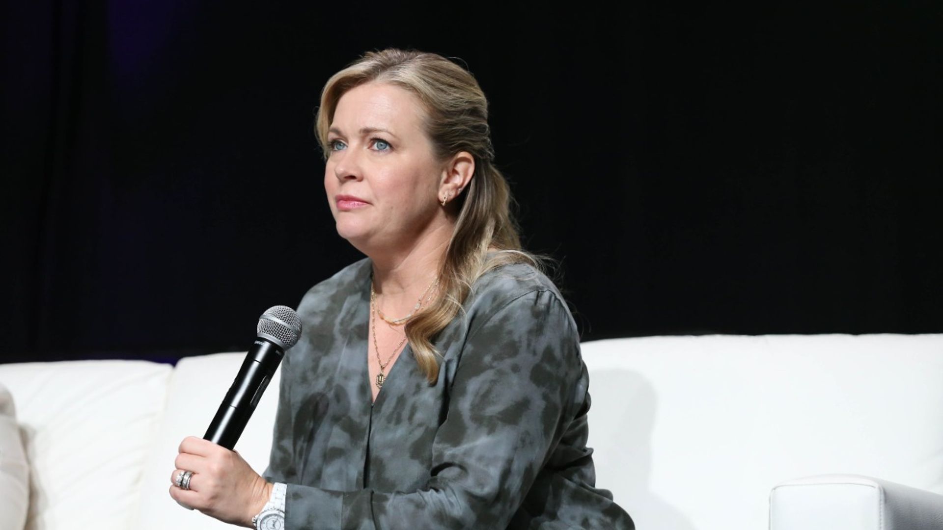 Melissa Joan Hart se rompe al contar cómo ayudó a las víctimas del tiroteo en una escuela de Nashville