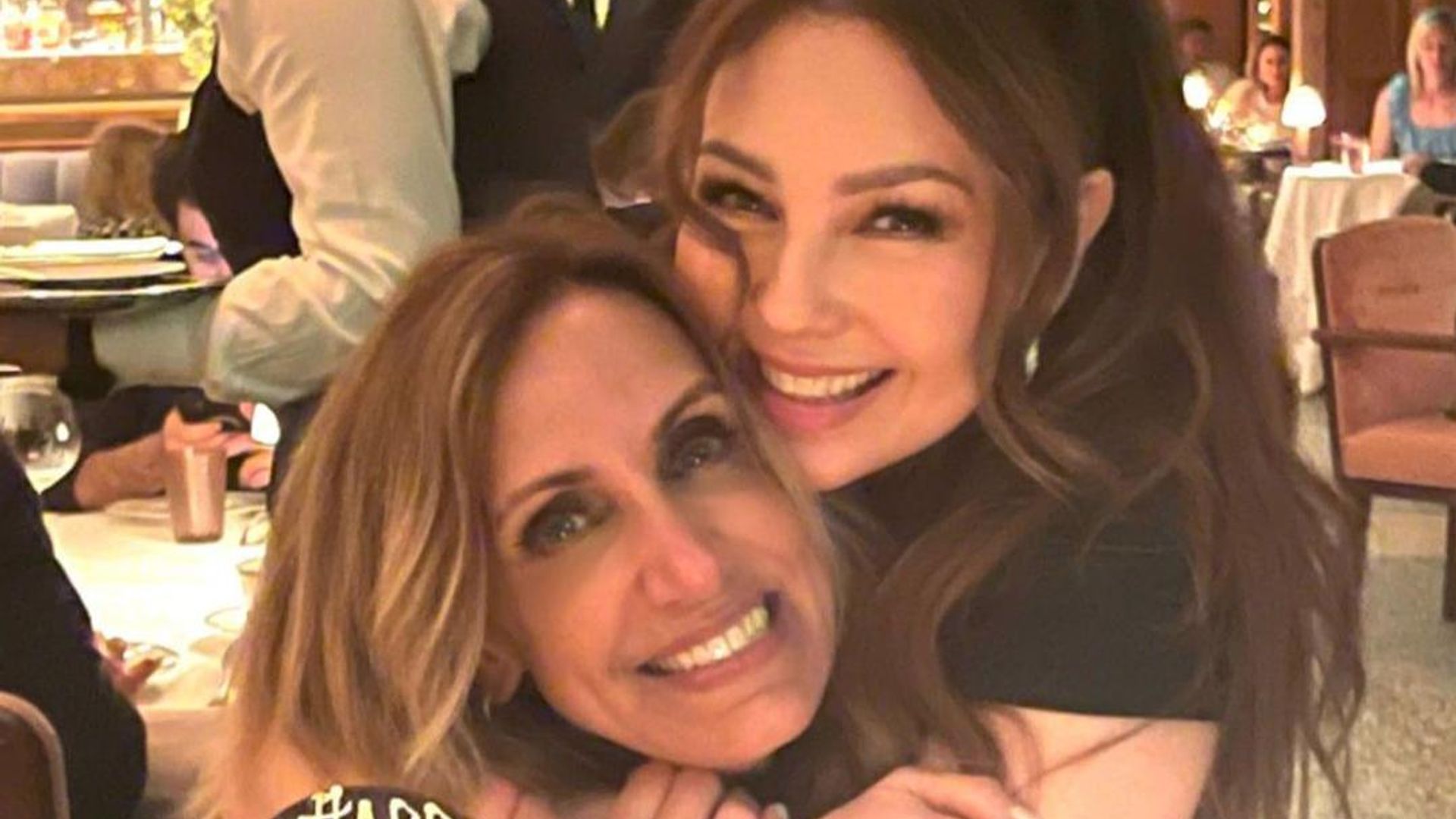 La sorpresa de Thalía a Lili Estefan por su cumpleaños, ¡con pastel