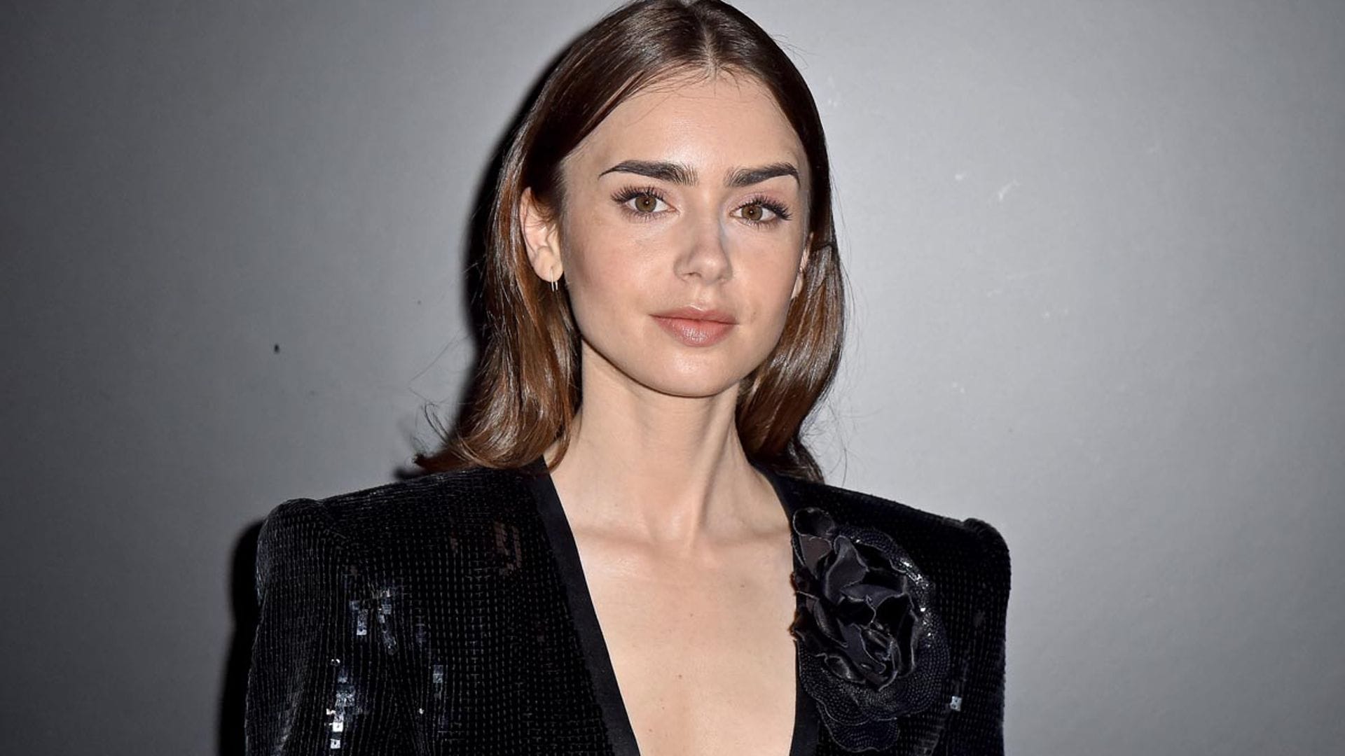 Lily Collins hace una nueva confesión sobre la conexión entre Emily Cooper y Carrie Bradshaw