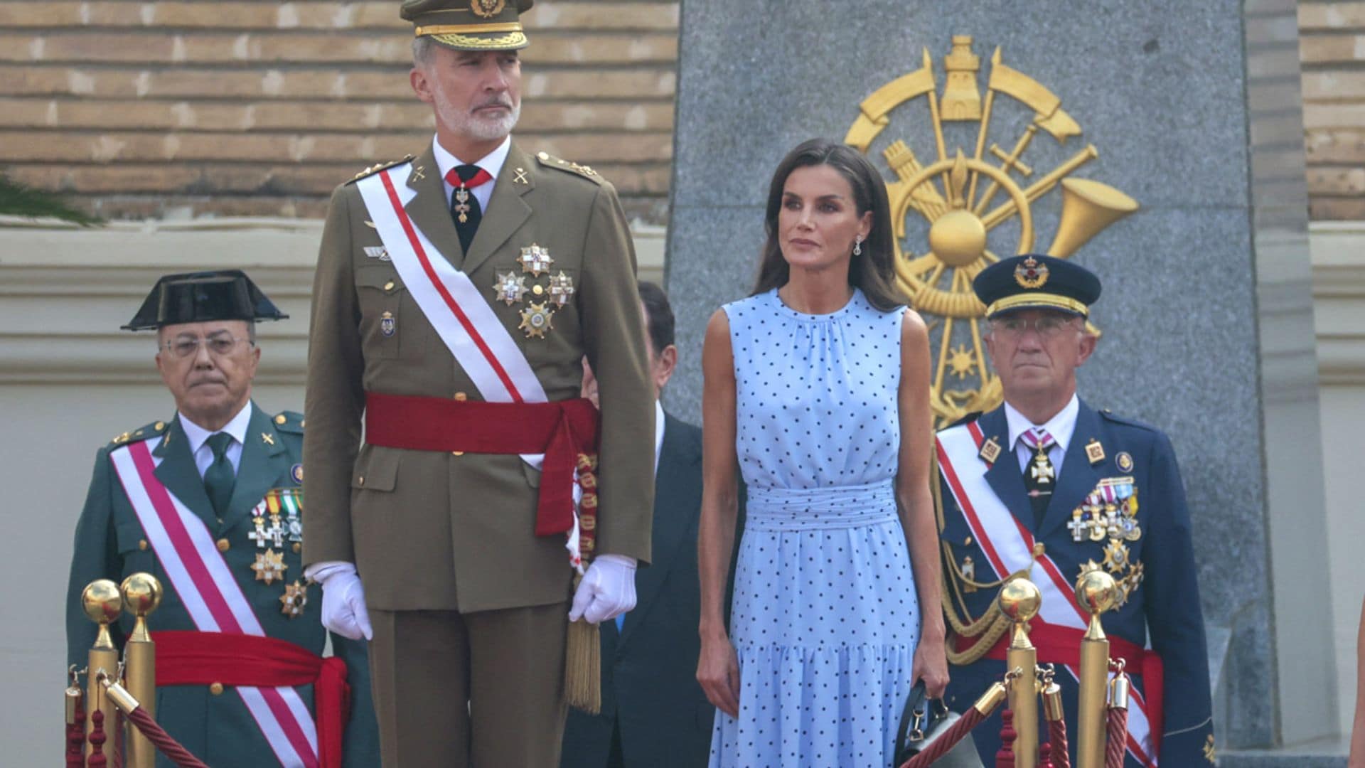El simbólico vestido español de la reina Letizia en Zaragoza que vimos en otra importante ceremonia militar