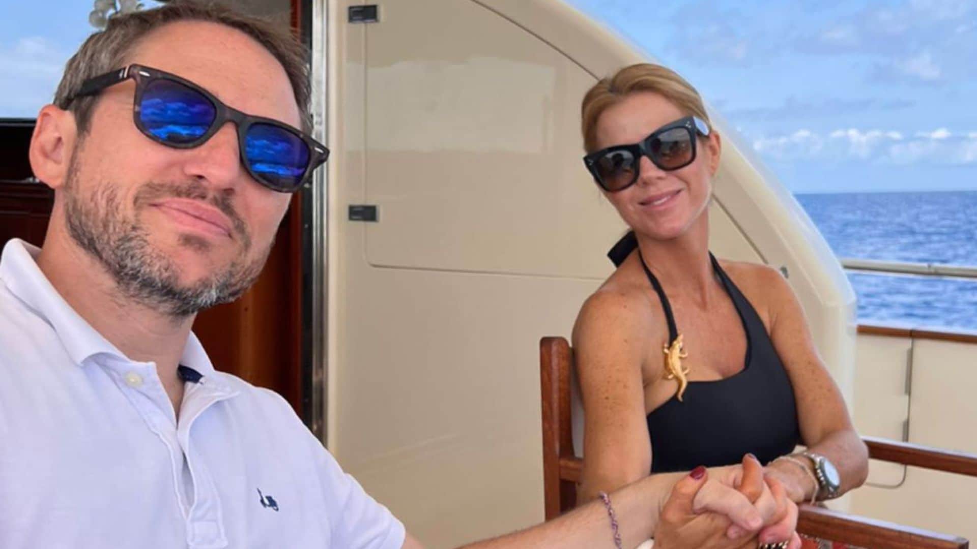 La divertidísima celebración de Amelia Bono por su 42 cumpleaños, ¡bailando en un barco y rodeada de amigos!