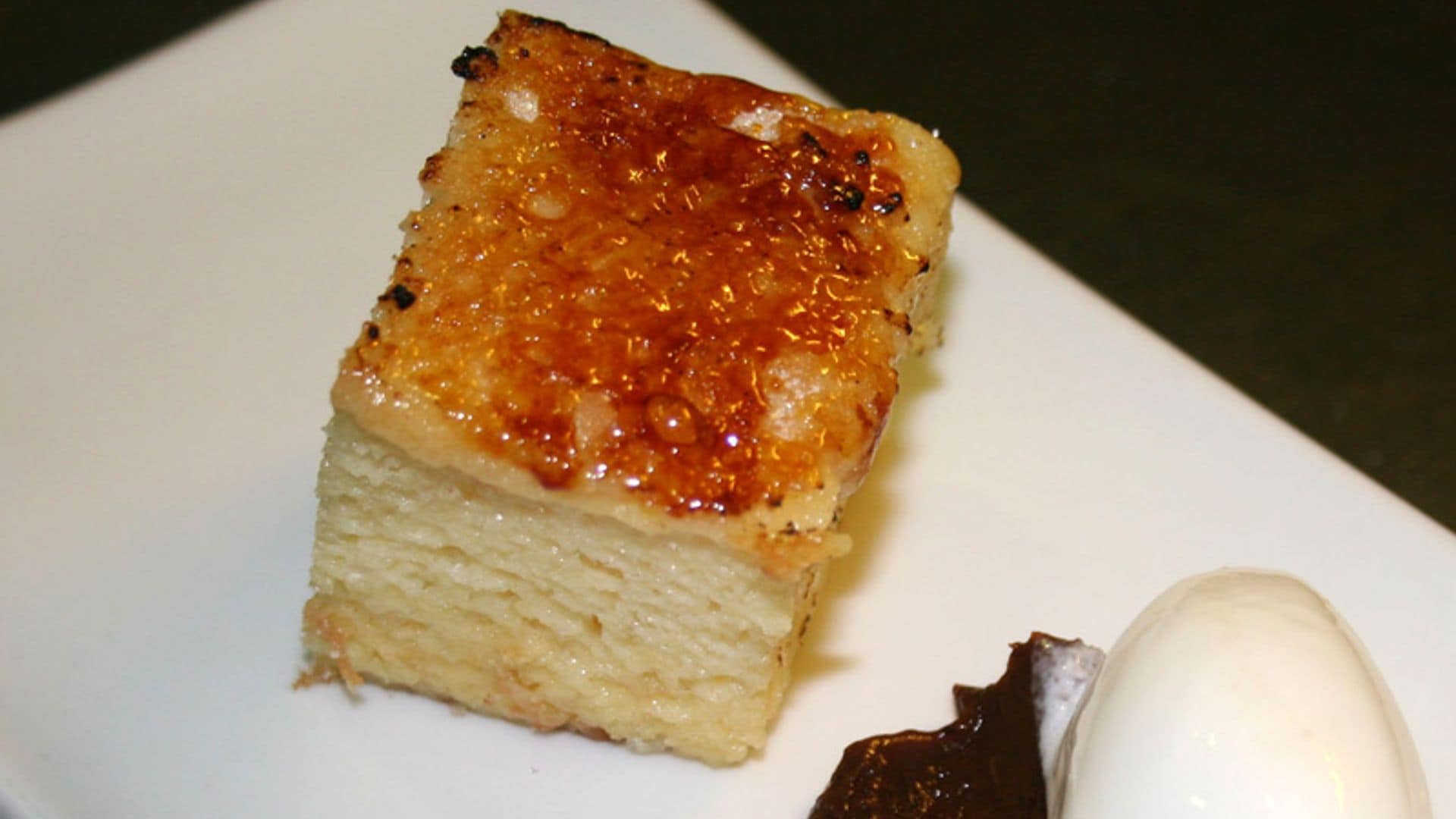 Torrija 'brioche' con helado de vainilla
