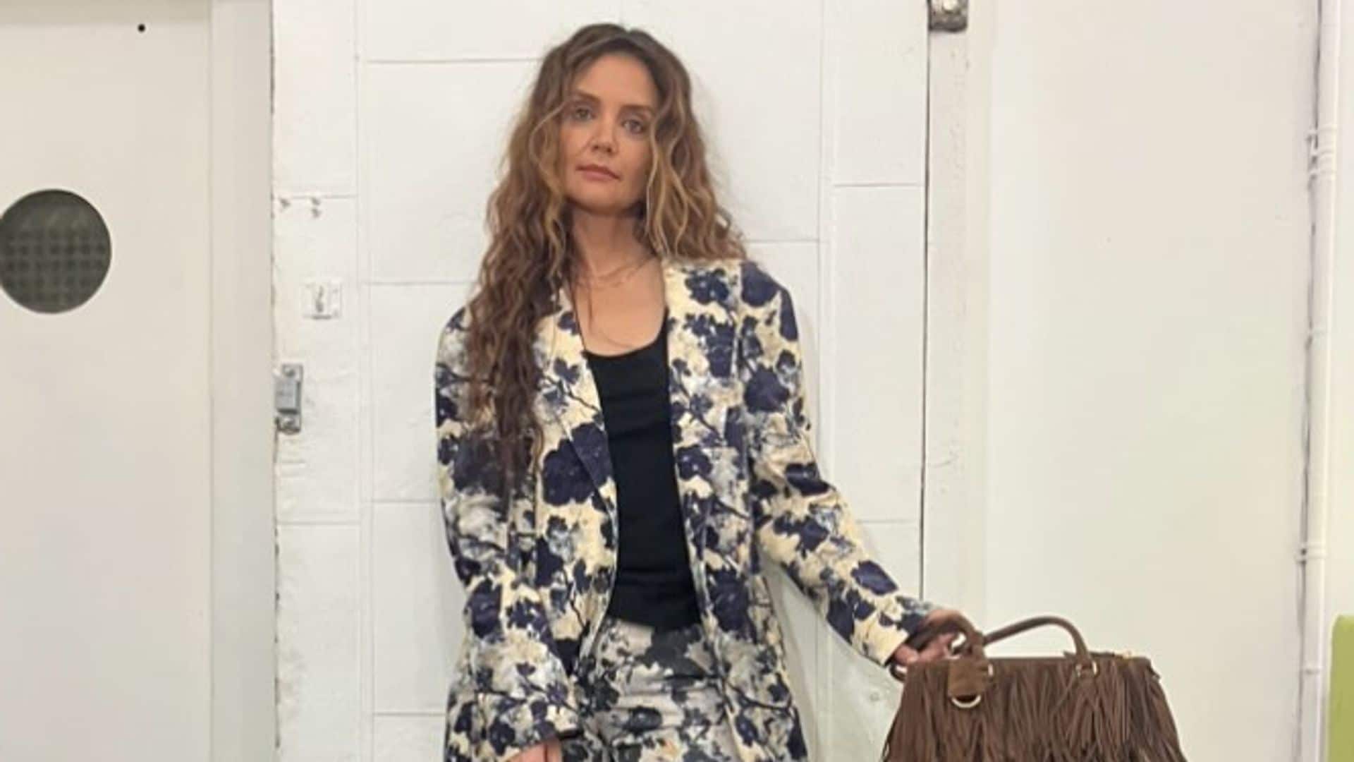 Los 'looks de la venganza' de Katie Holmes, del vestido negro con aberturas a su larguísima melena ondulada