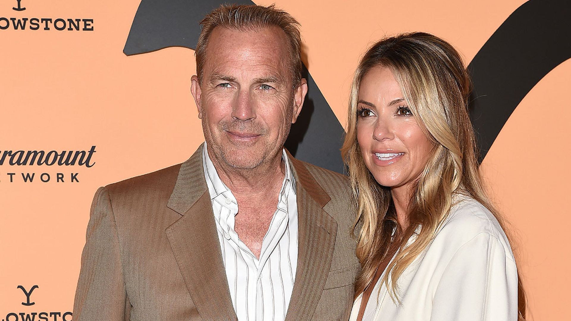 La exmujer de Kevin Costner, Christine Baumgartner, abandona la lujosa mansión de California en la que vivía con el actor