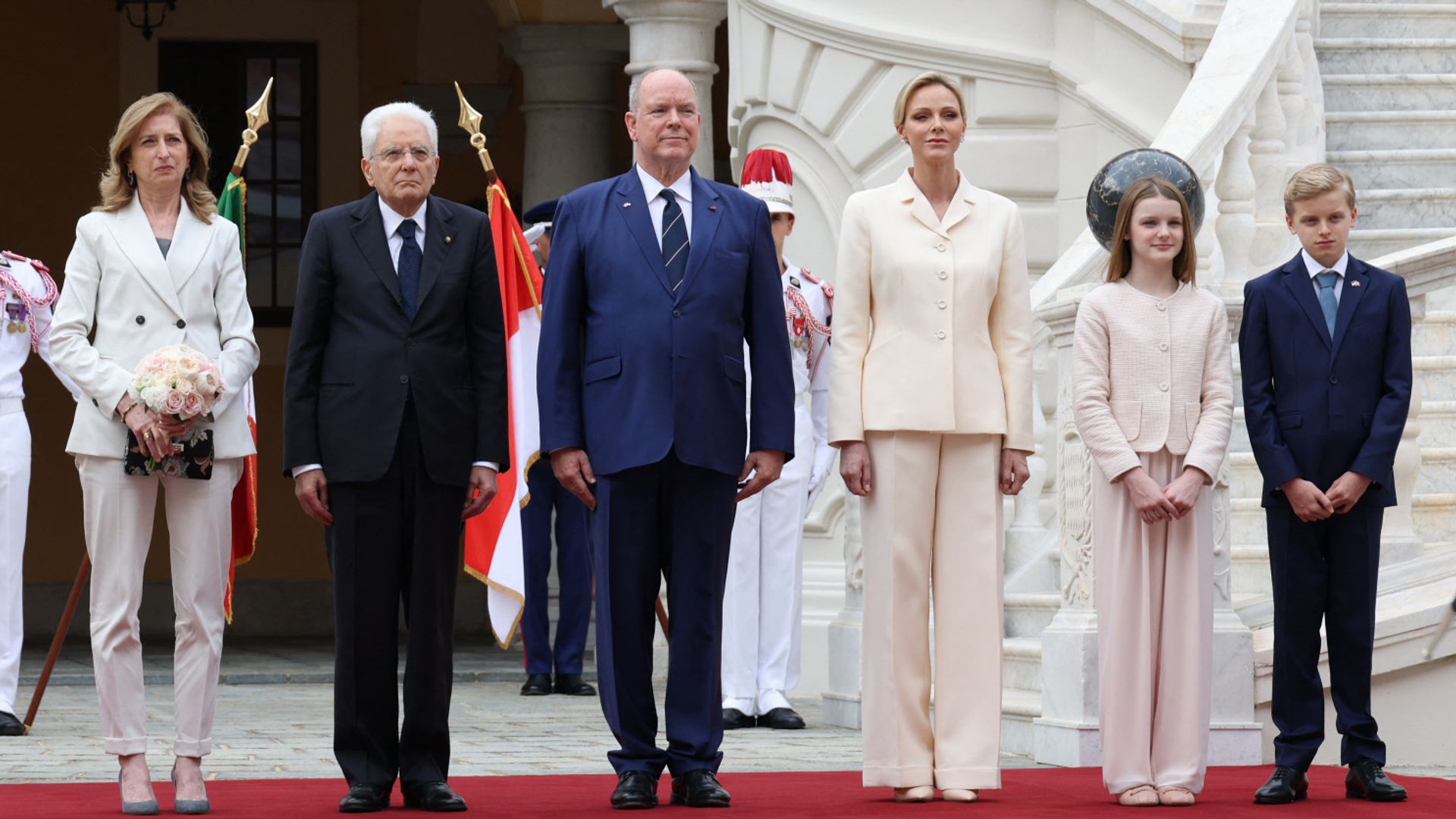 El príncipe Alberto II de Mónaco, la princesa Charlene y sus hijos, Jacques y Gabriella, durante la visita oficial del presidente italiano a Mónaco, el 2 de octubre de 2026.