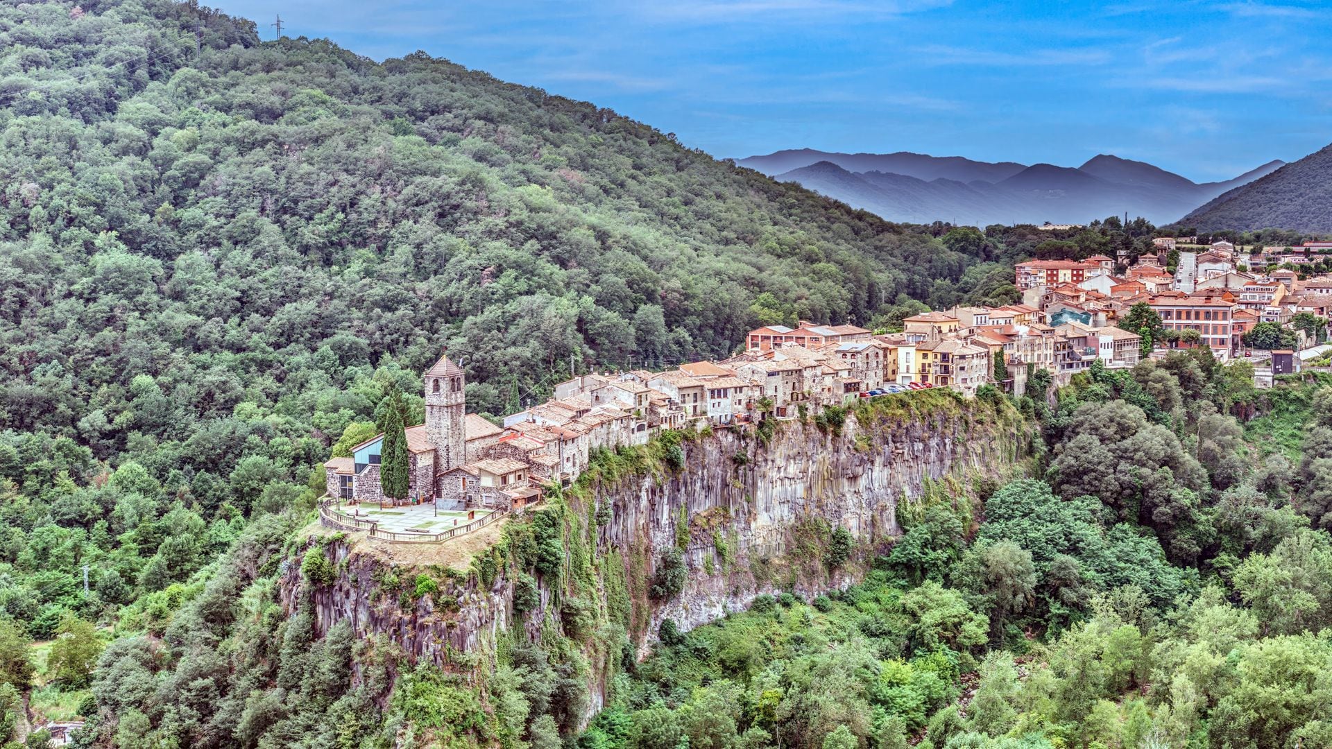 Castellfollit de la Roca, un precioso pueblo de montaña de Girona