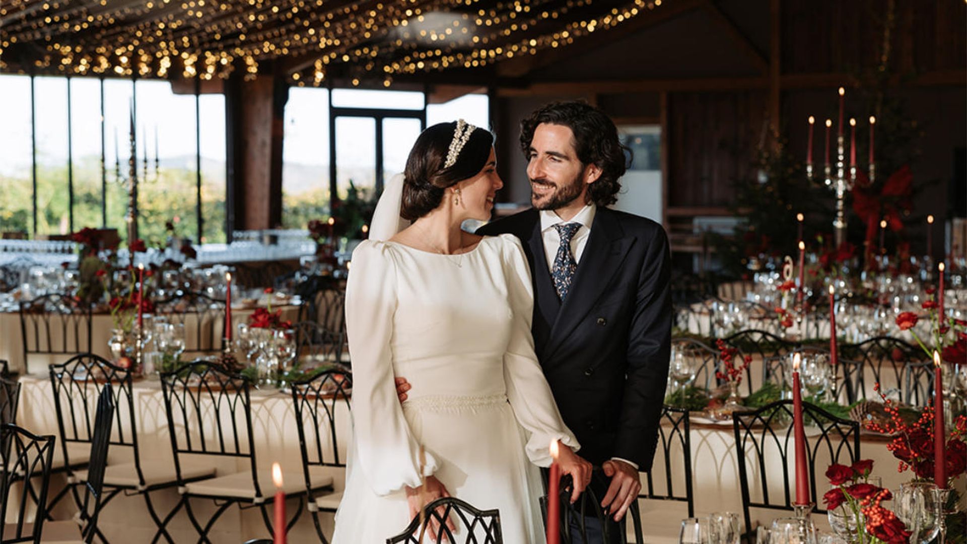 Bodas que nos inspiran: el romántico enlace navideño de Esther y Álvaro en Alicante