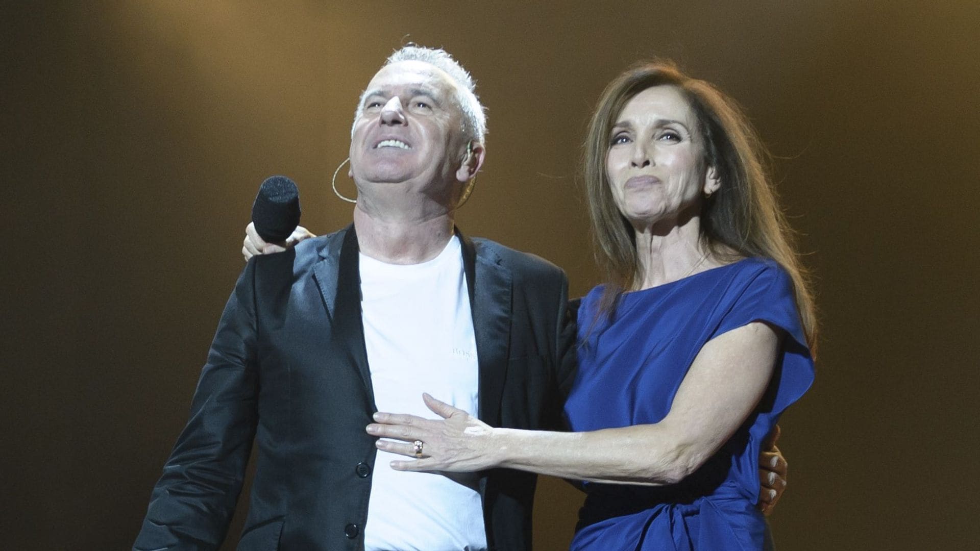 Víctor Manuel y Ana Belén celebran junto a su familia 50 años en los escenarios. 
13/2/2015. Madrid