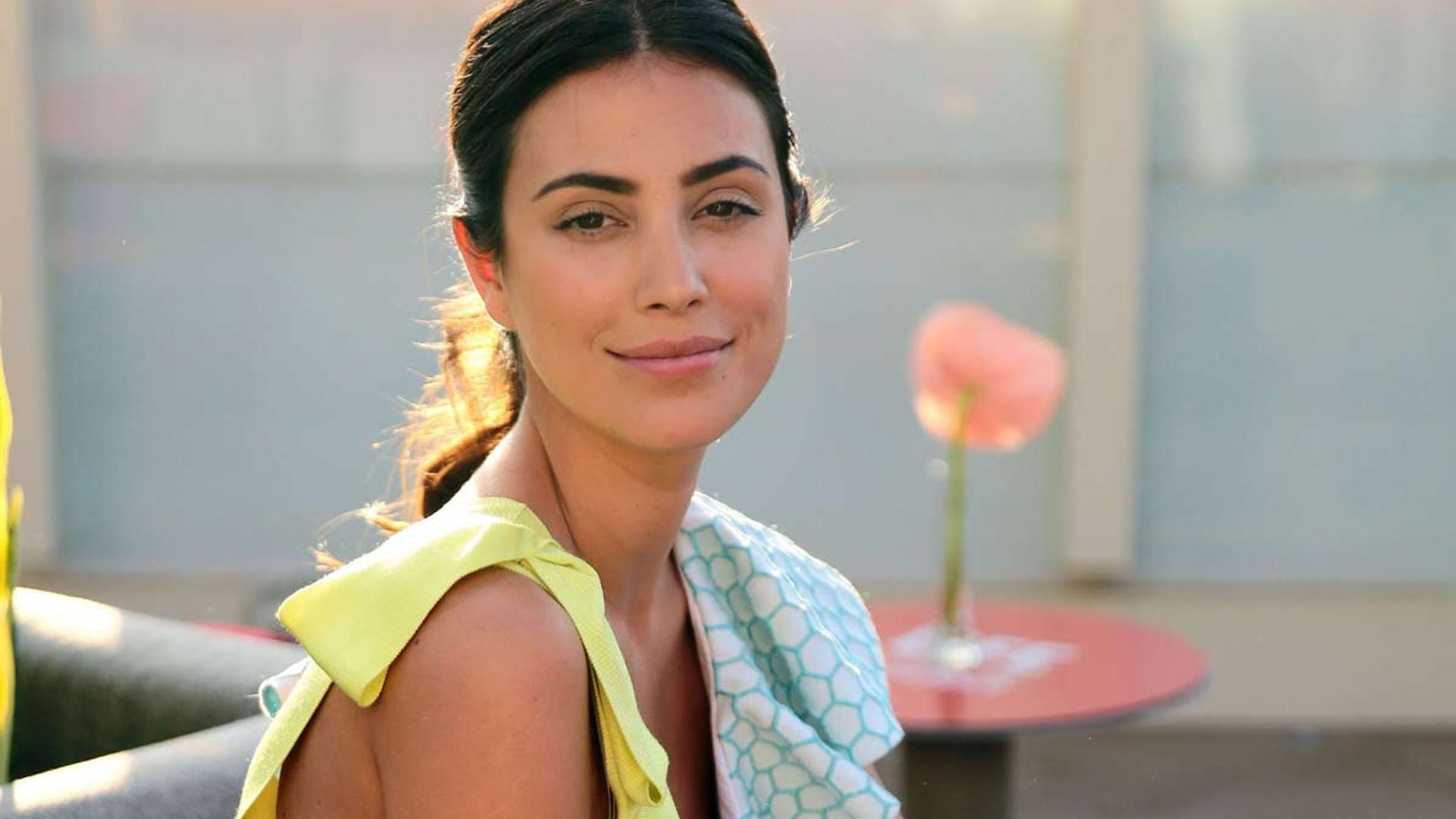 El nuevo flechazo 'eco' de Sassa de Osma, una blusa que la une con Dua Lipa y Amelia Windsor