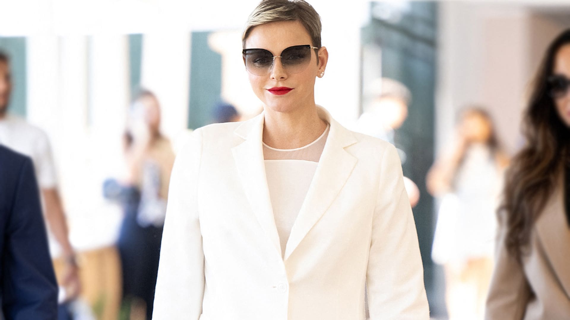 Charlene de Mónaco sucumbe al traje preferido de 'royals' y primeras damas