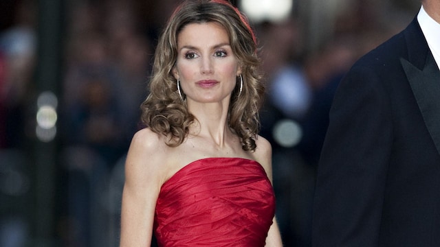 reina letizia vestido gala rojo