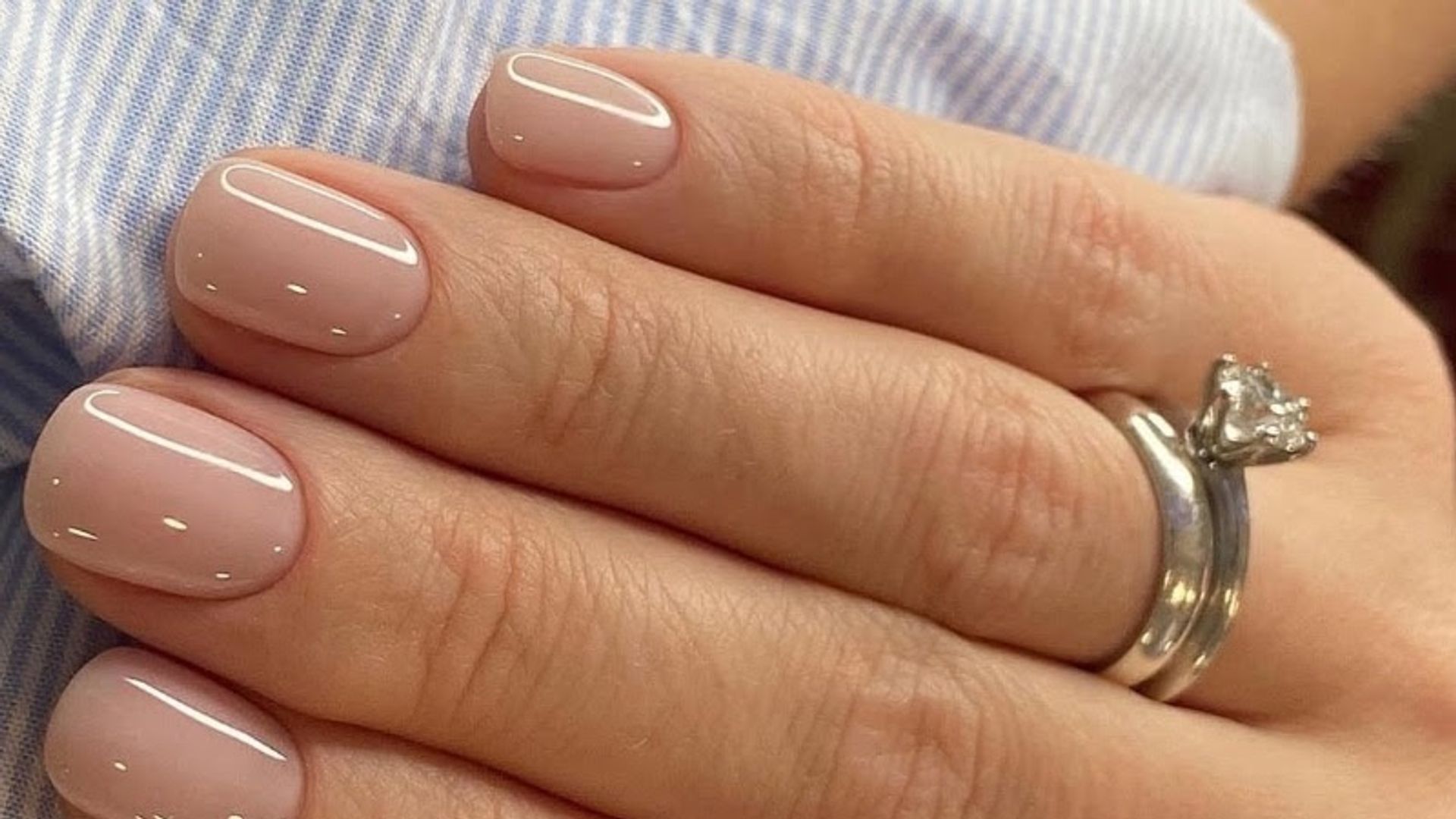 11 ideas de uñas para novias sencillas y elegantes que triunfarán este 2025