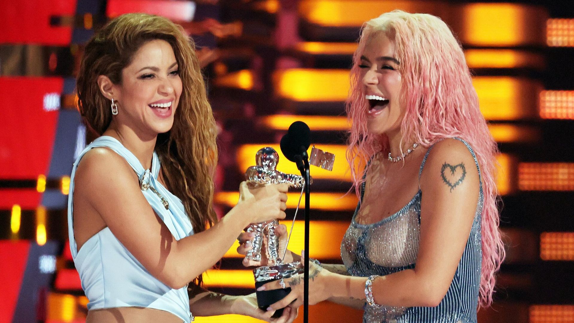El emotivo discurso en español de Shakira y Karol G tras ganar Mejor Colaboración en los VMAs