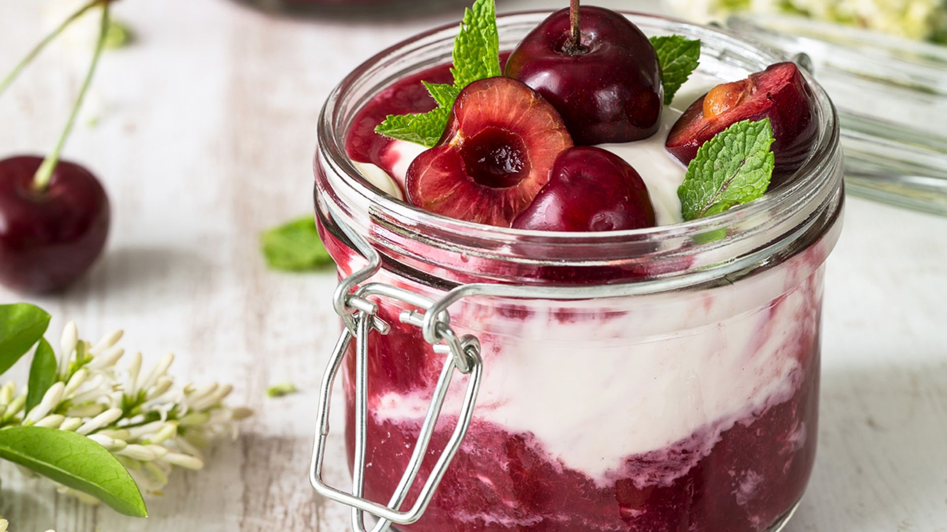 Postre de cerezas con crema de mascarpone
